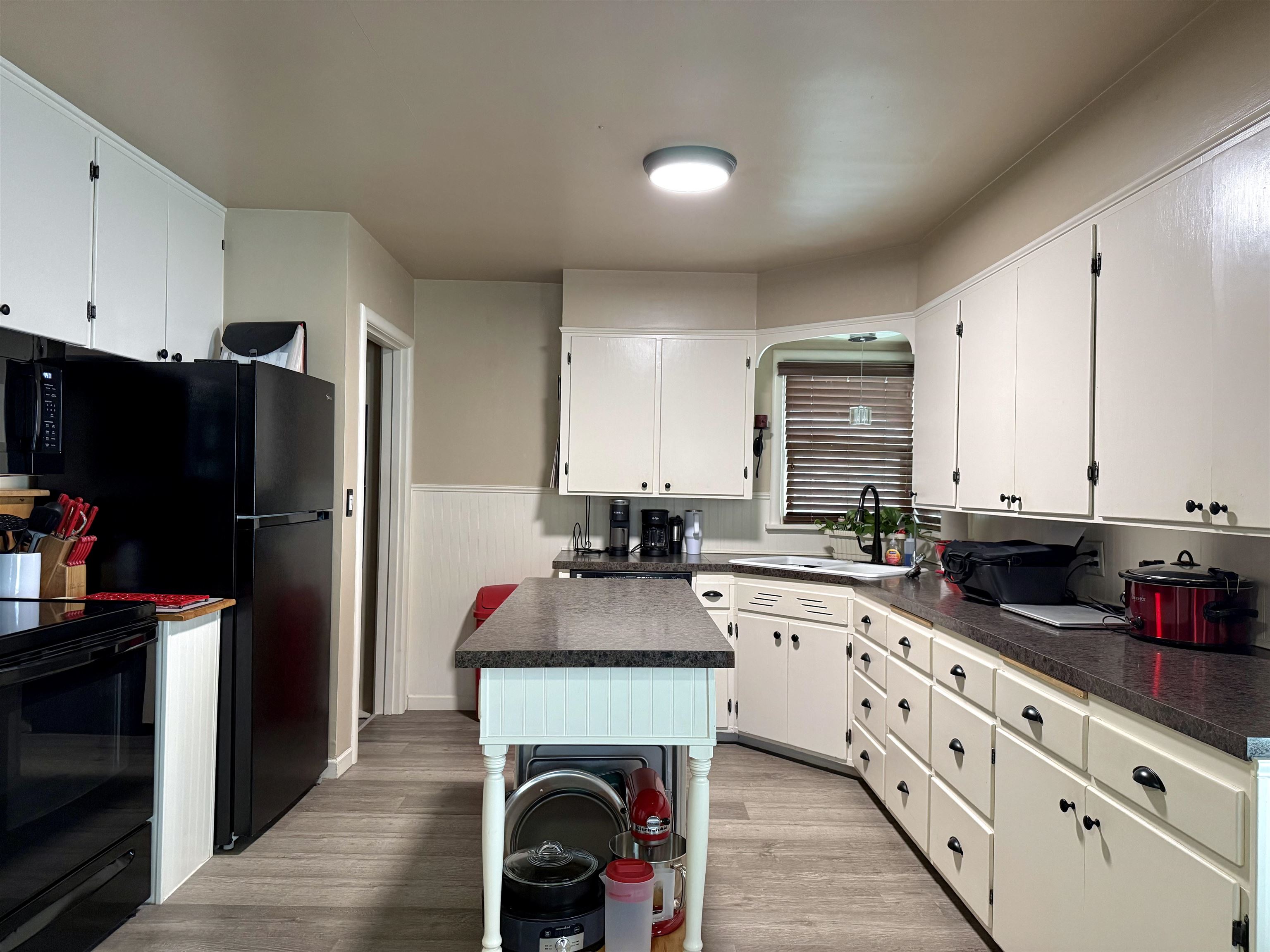 210 W 4th Ave - Photo 6