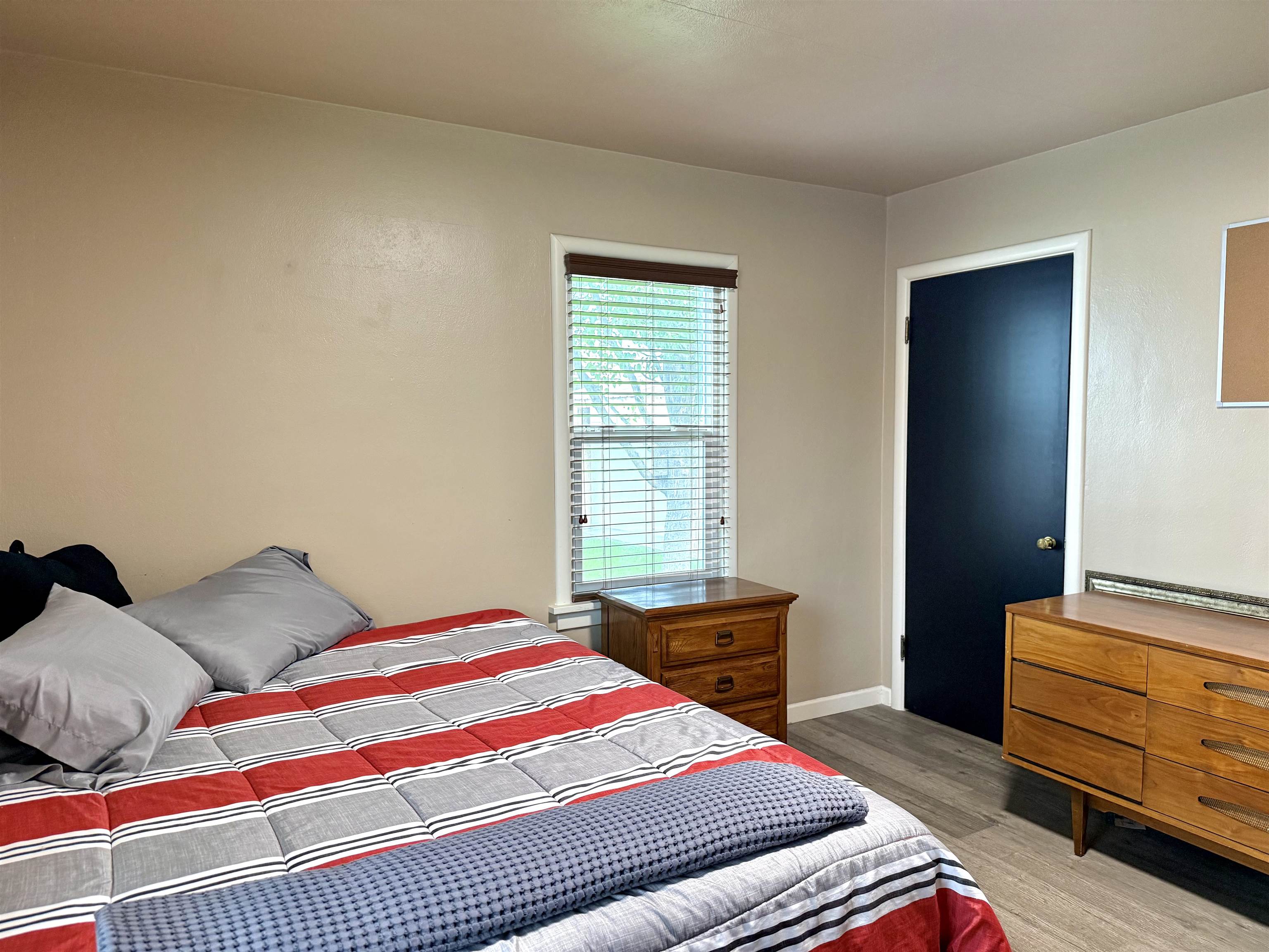 210 W 4th Ave - Photo 11