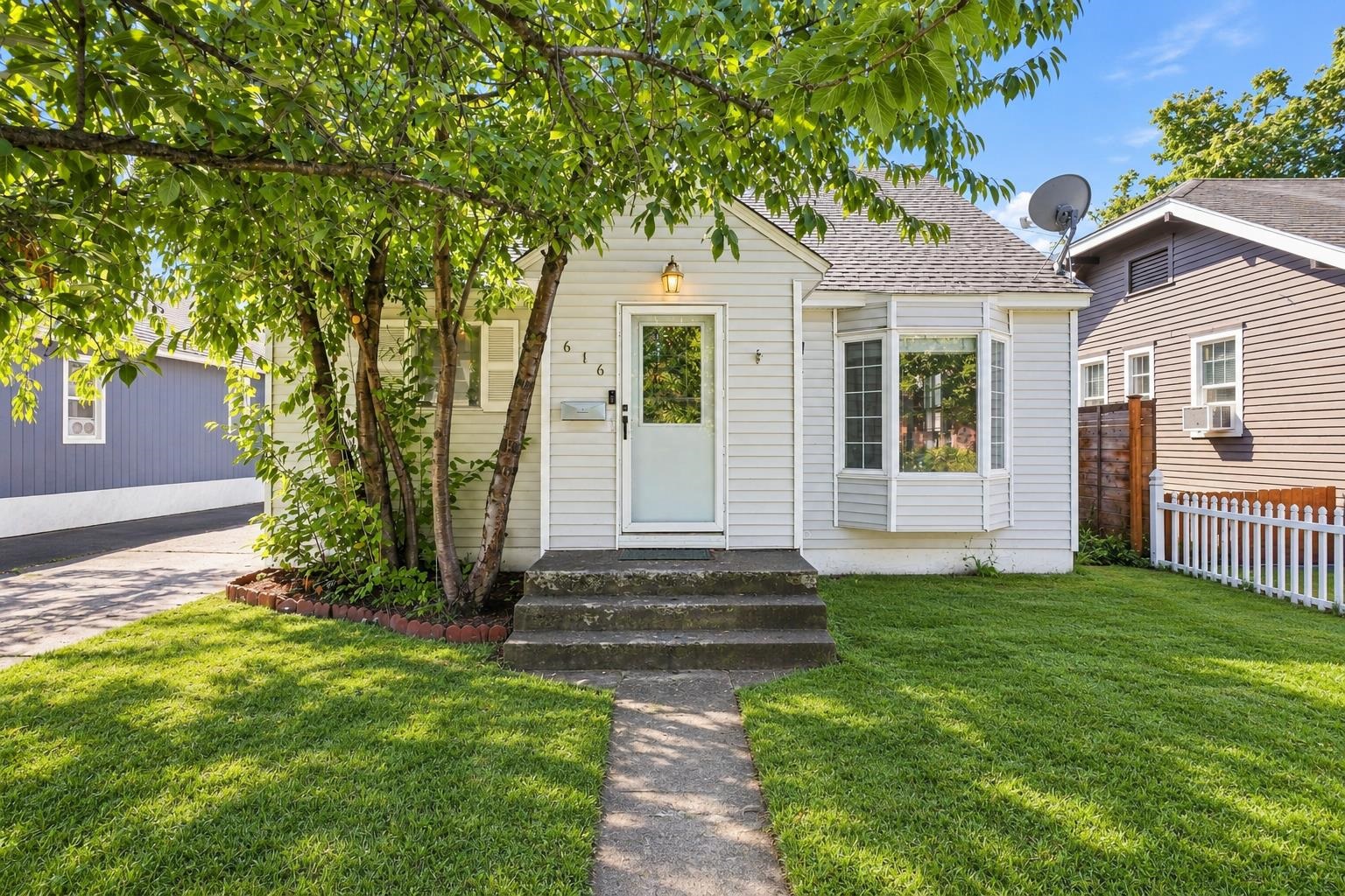 616 E 33rd Ave - Photo 1