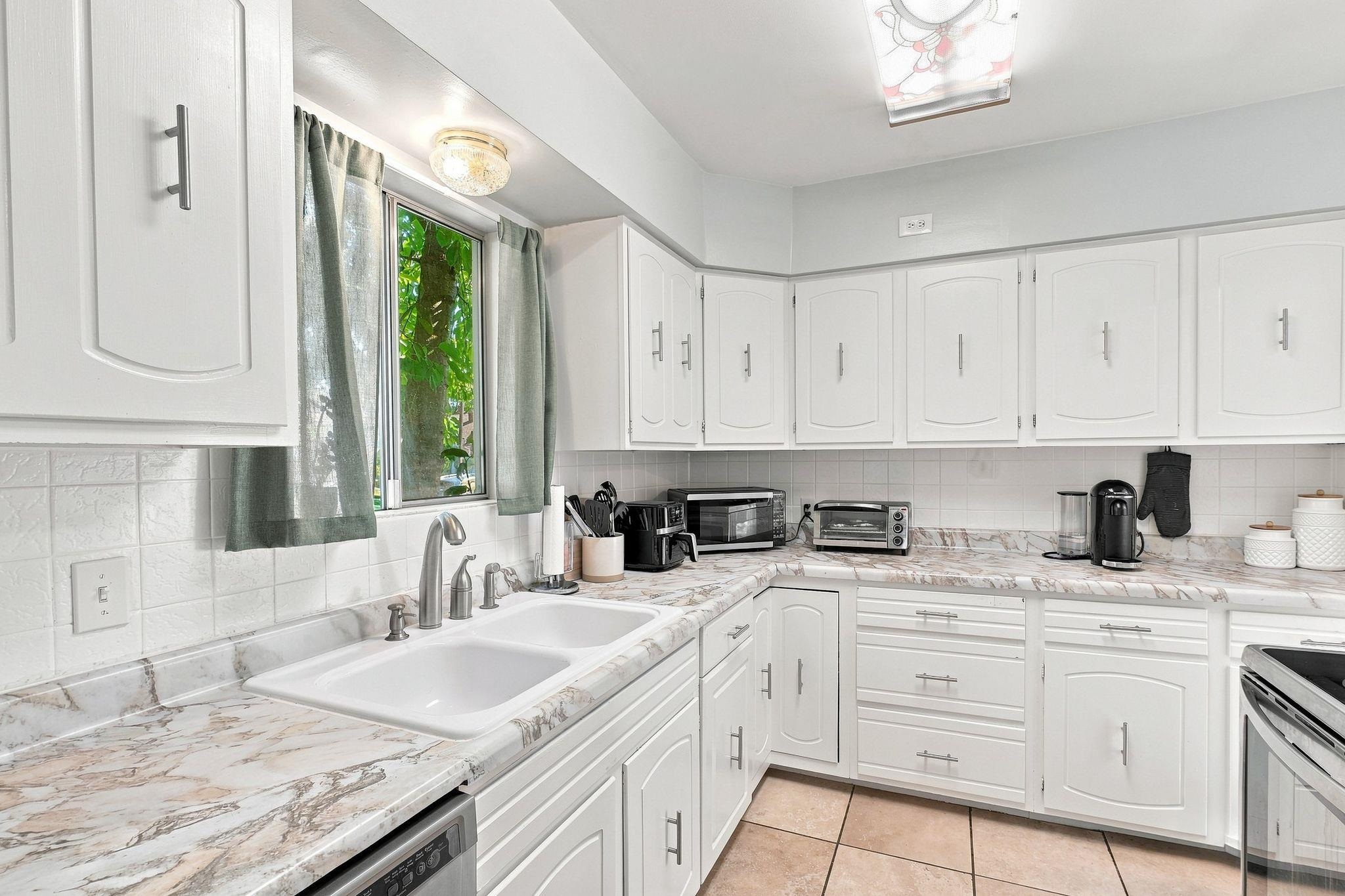 616 E 33rd Ave - Photo 14