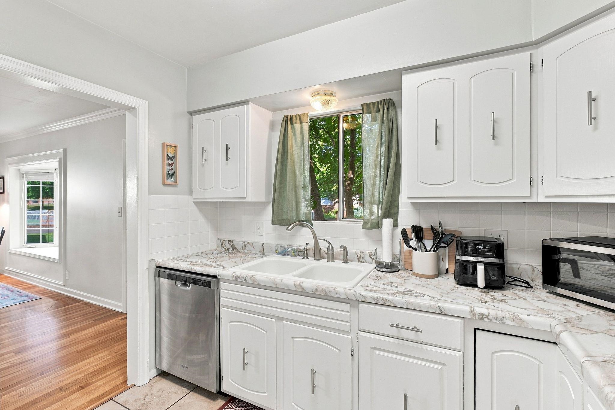 616 E 33rd Ave - Photo 15