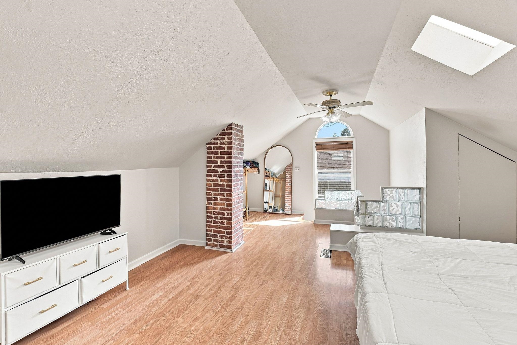 616 E 33rd Ave - Photo 23