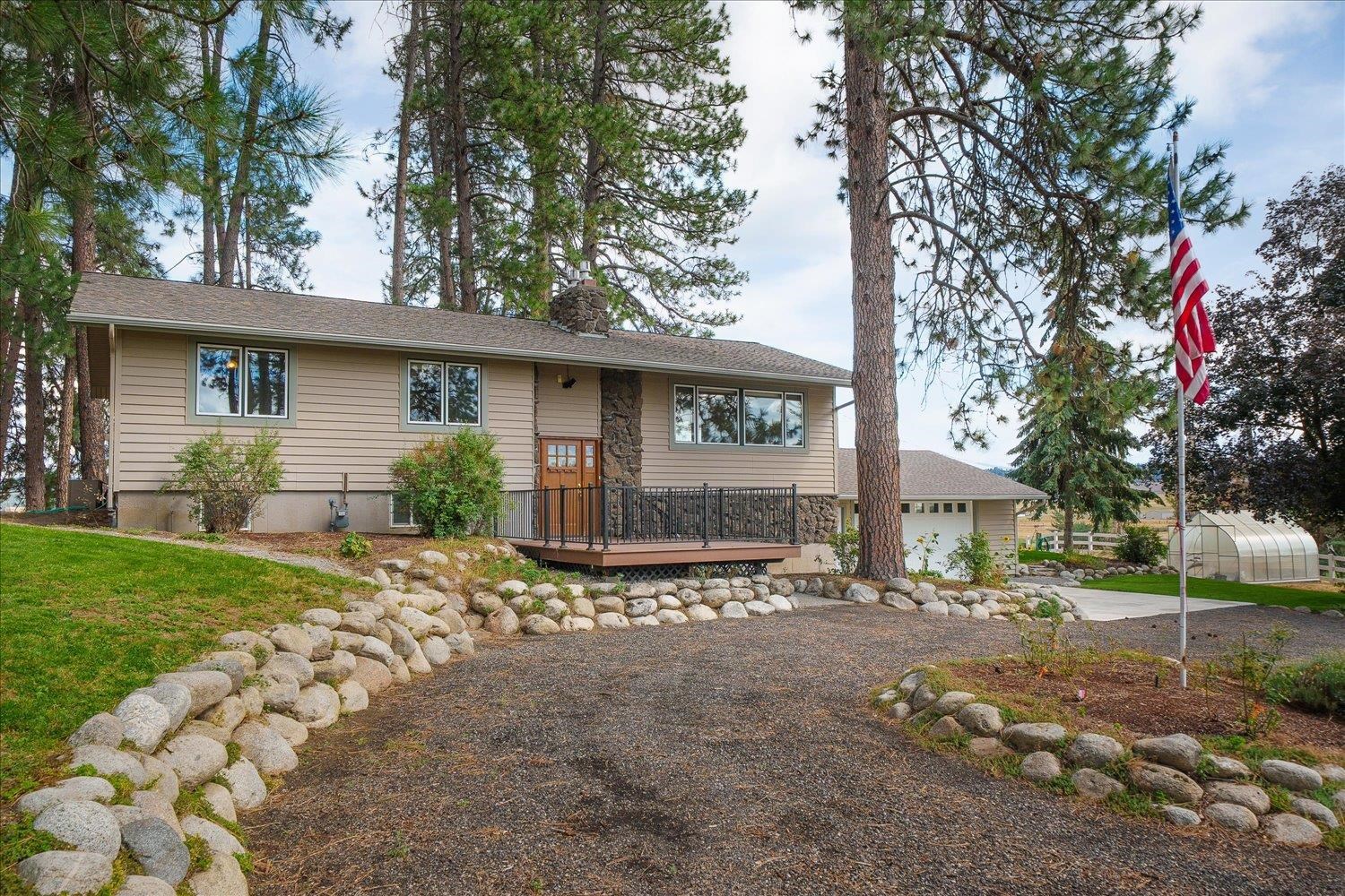 12504 N Fairview Rd - Photo 1