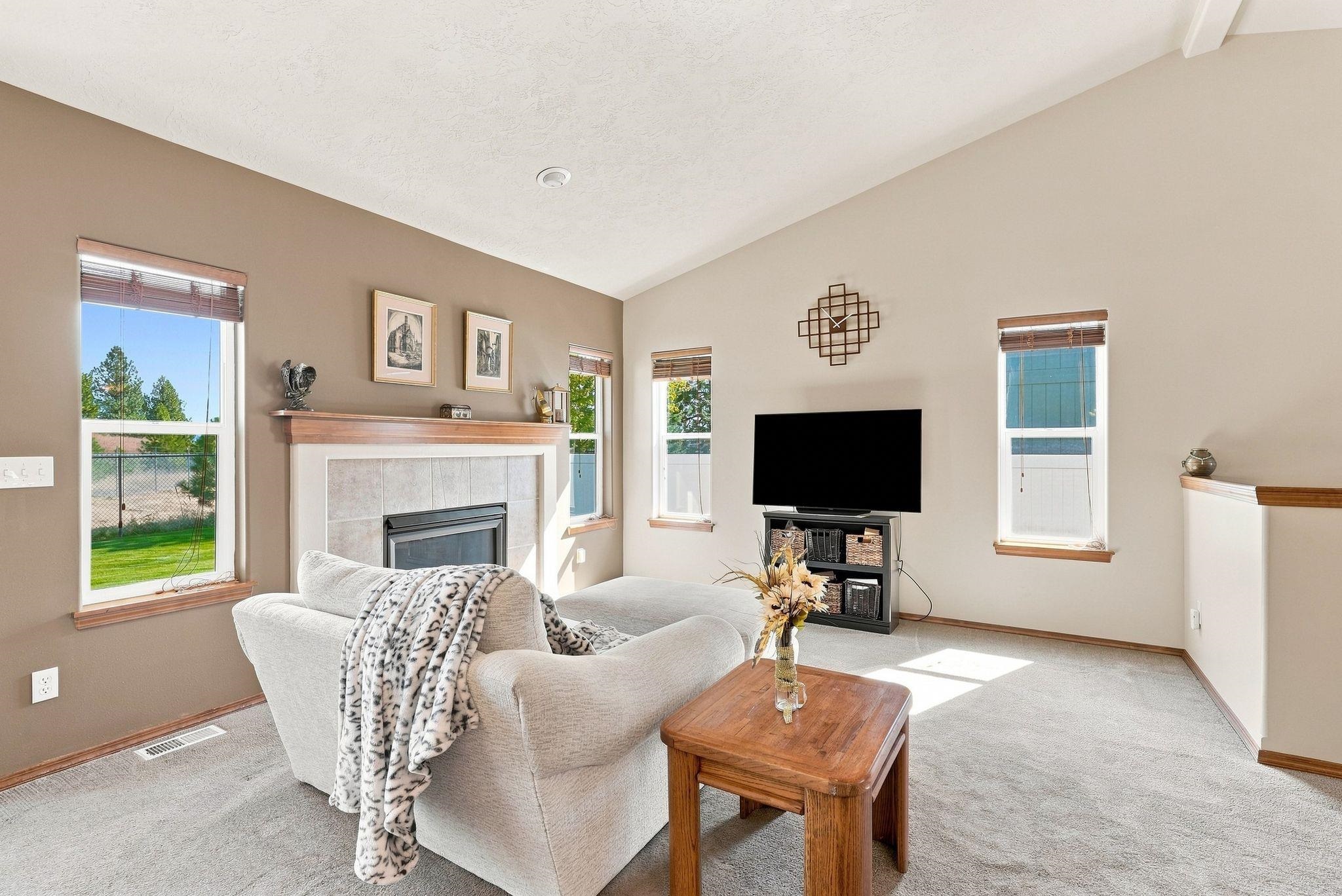 204 N Helstrom St - Photo 3