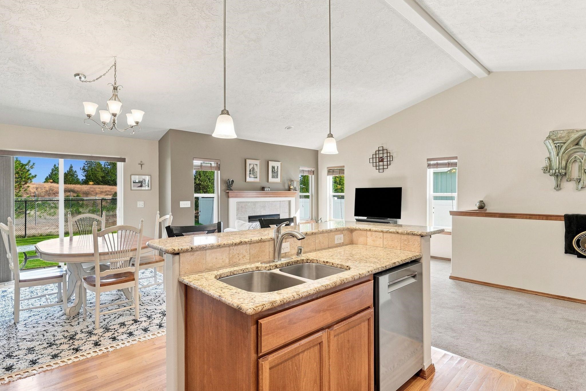 204 N Helstrom St - Photo 9