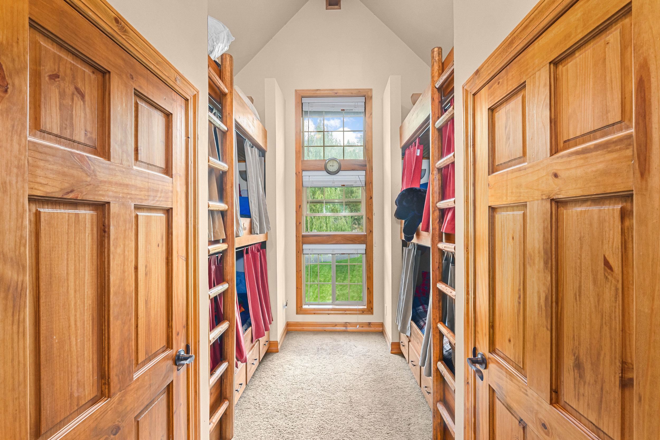 6472 Enterprise Rd - Photo 29