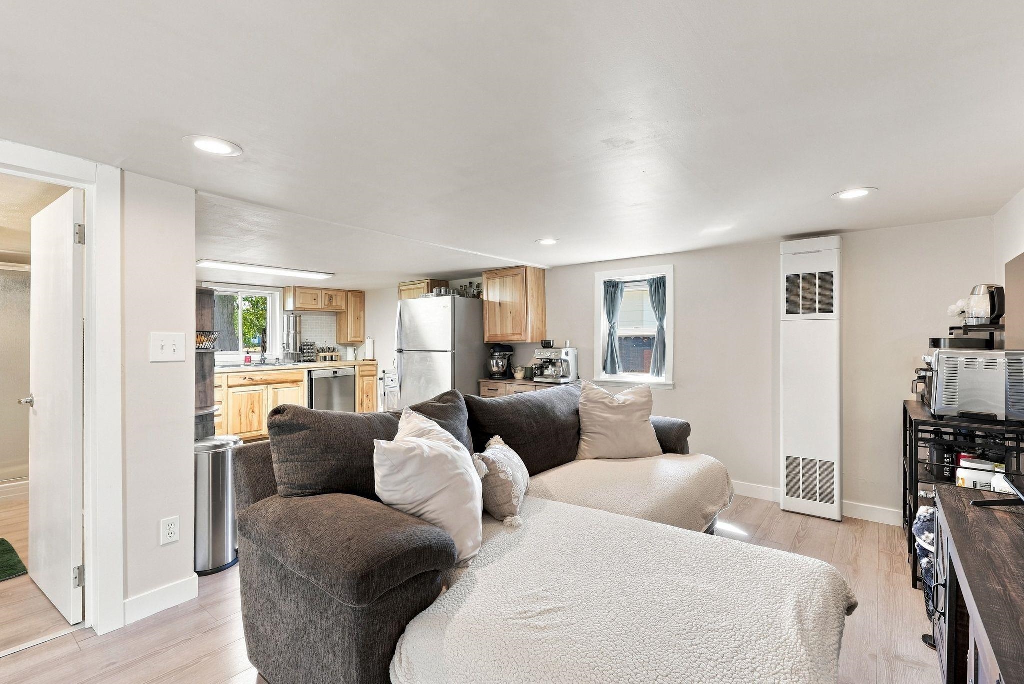 4013 E 3rd Ave - Photo 4