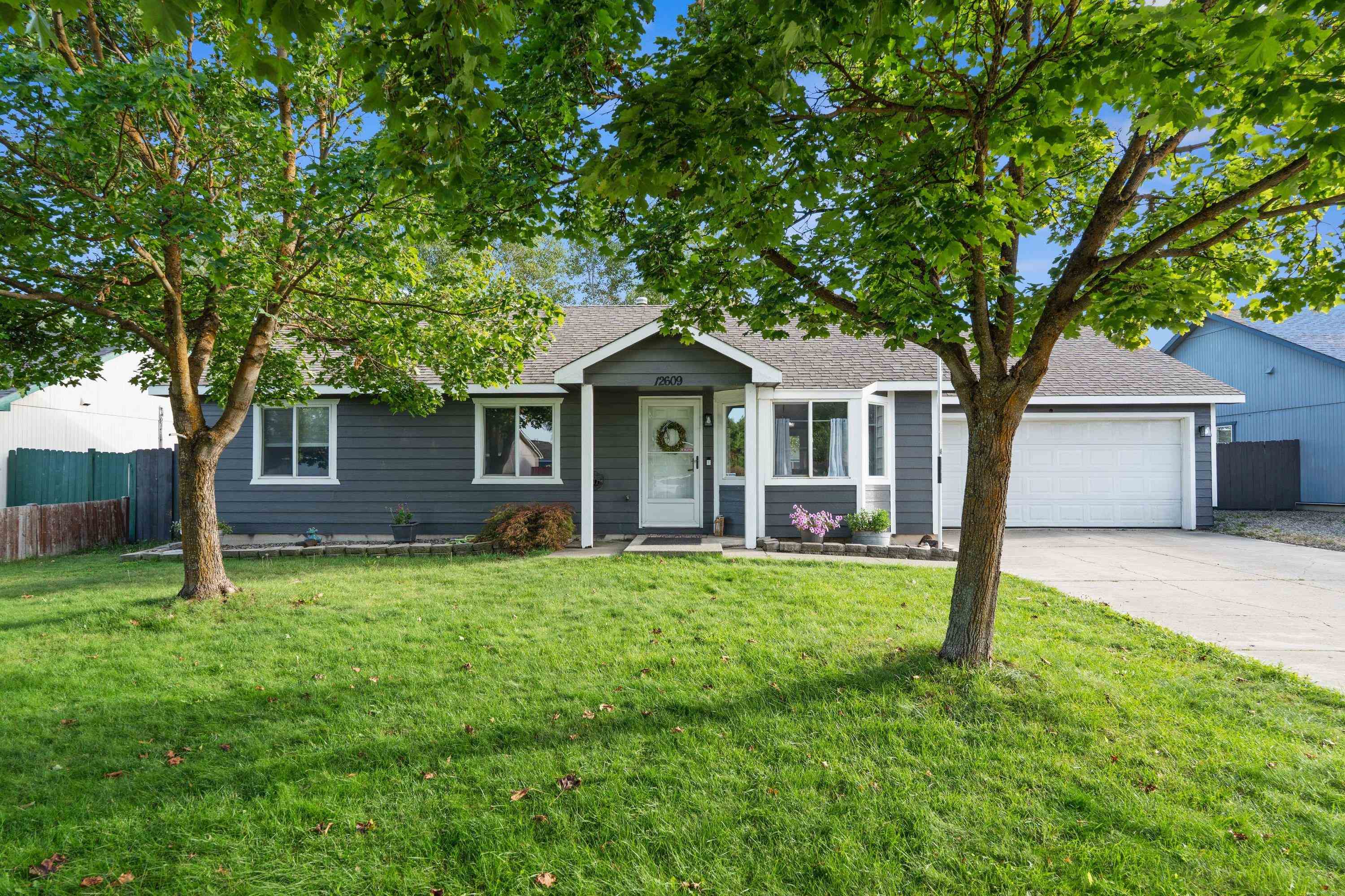 12609 W Chandler Ave - Photo 1