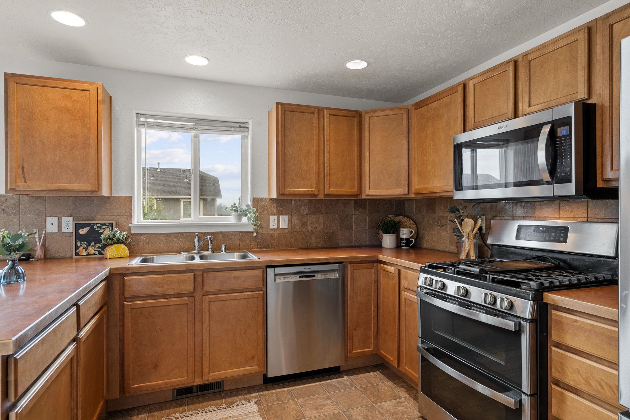 12611 W Pacific Ct - Photo 12