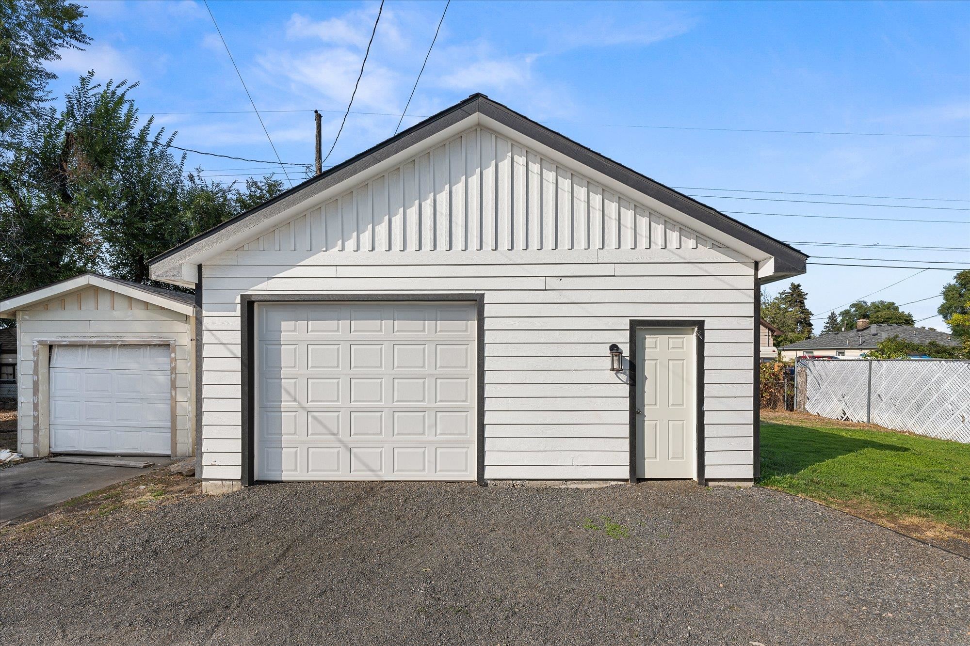 915 E Broad Ave - Photo 22