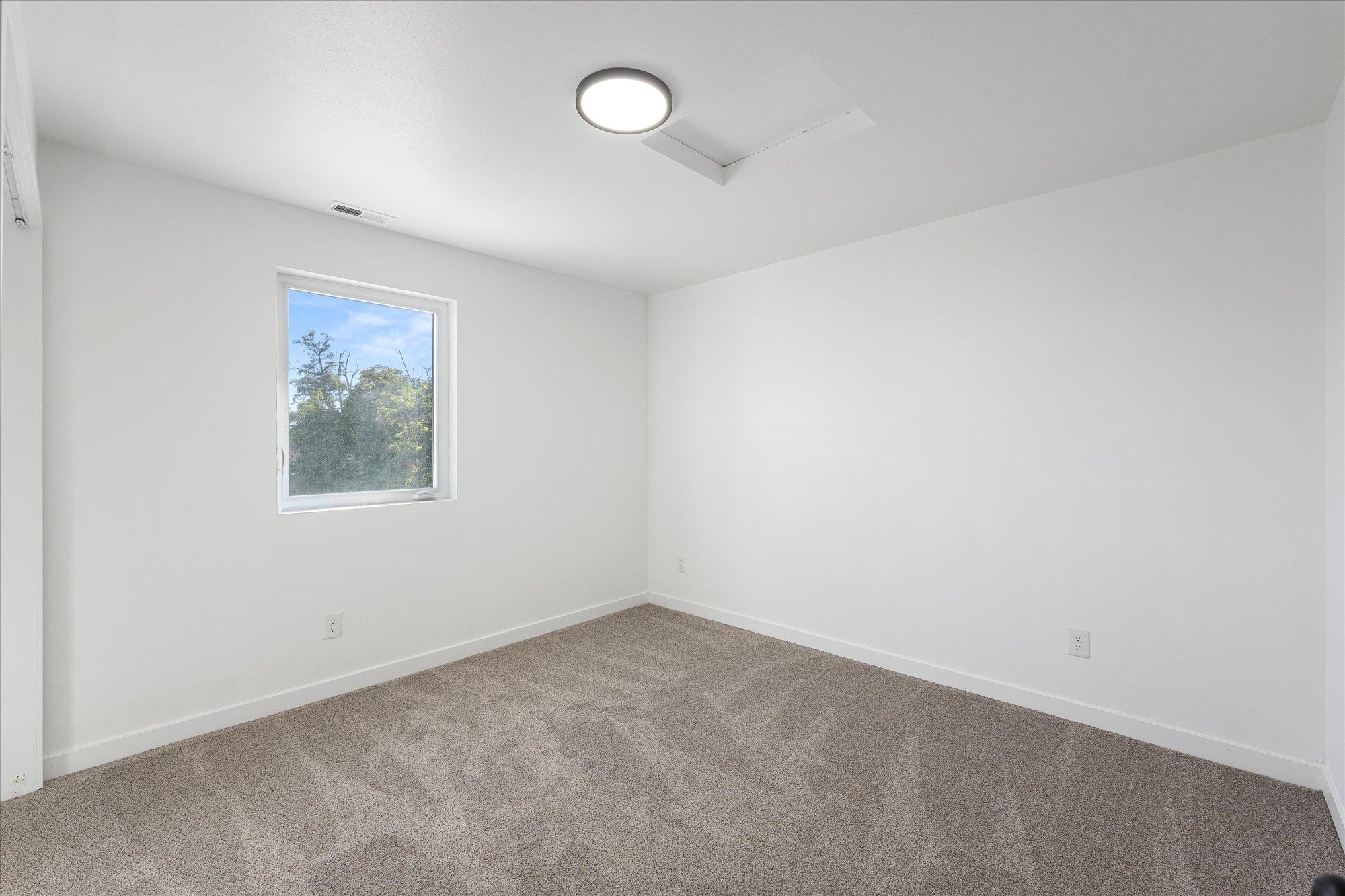 915 E Broad Ave - Photo 16