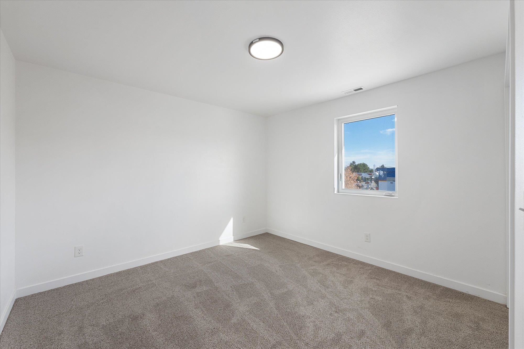 915 E Broad Ave - Photo 15