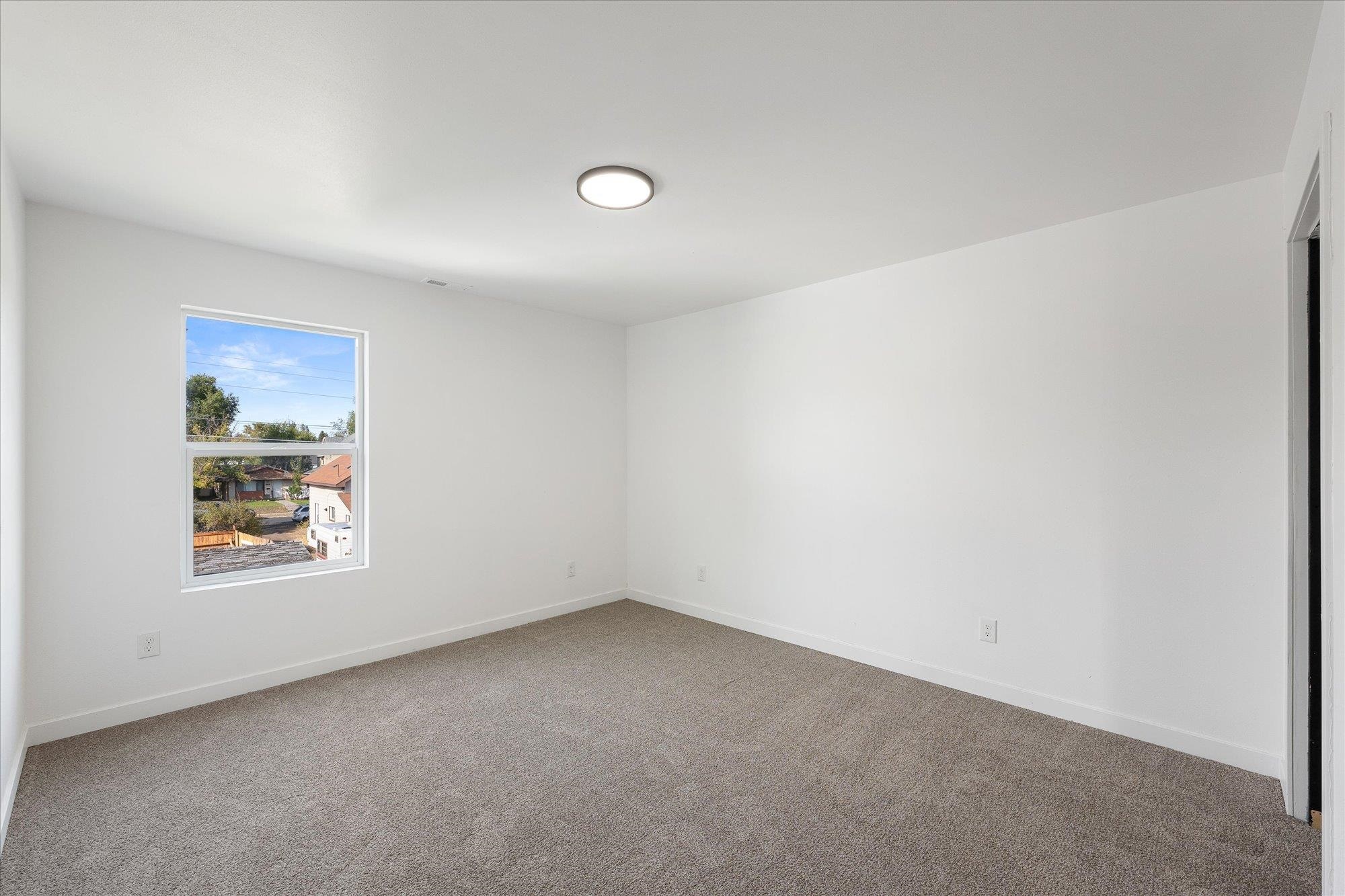 915 E Broad Ave - Photo 18