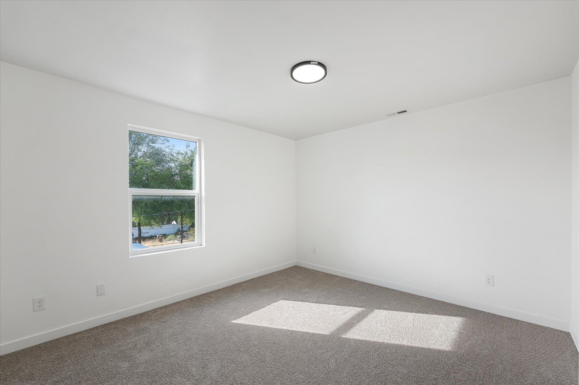 915 E Broad Ave - Photo 14