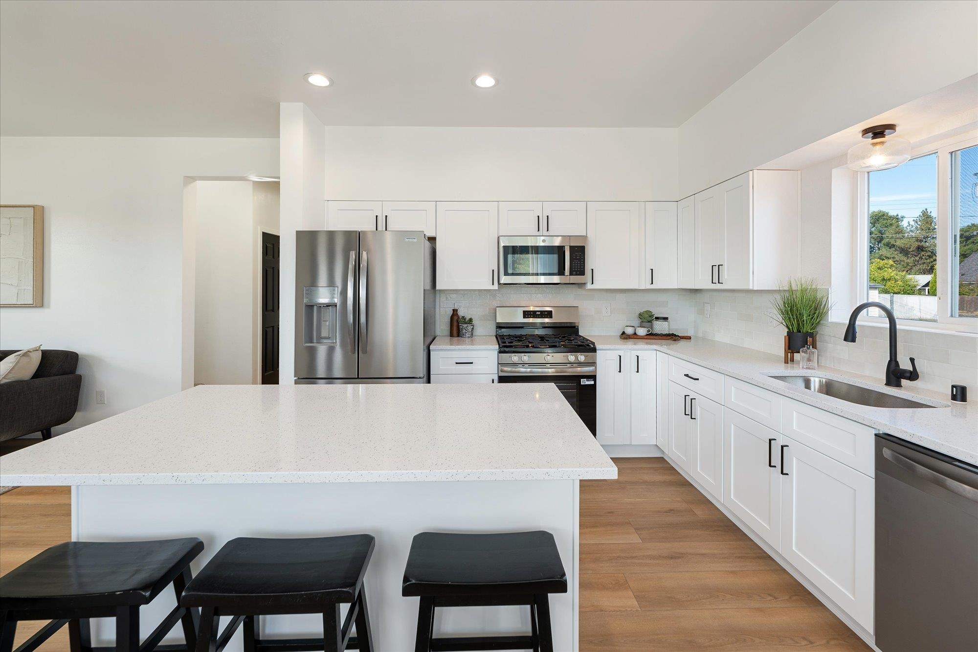 915 E Broad Ave - Photo 8