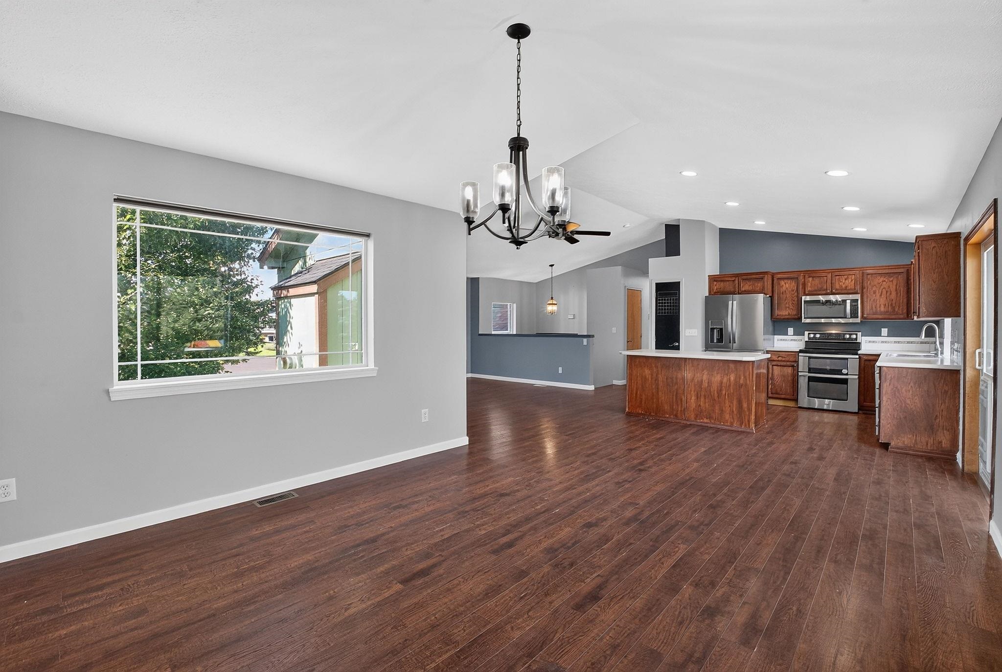 18020 N Addison Ct - Photo 14
