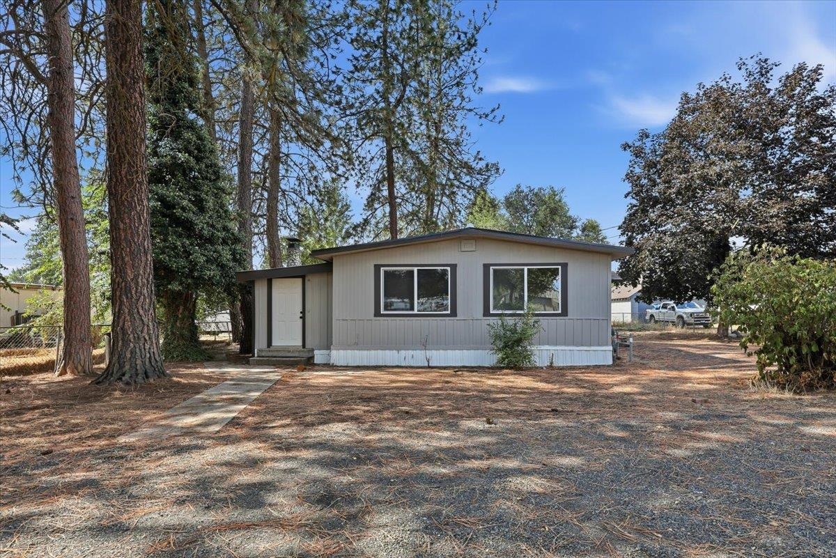 11717 N Freya St - Photo 1