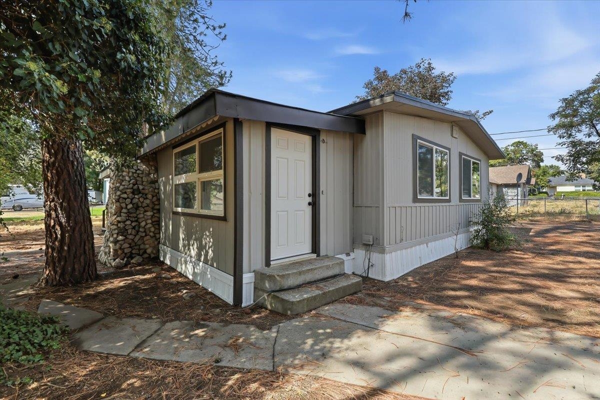 11717 N Freya St - Photo 2