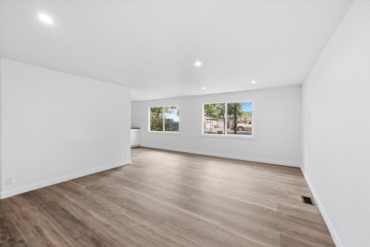 11717 N Freya St - Photo 8