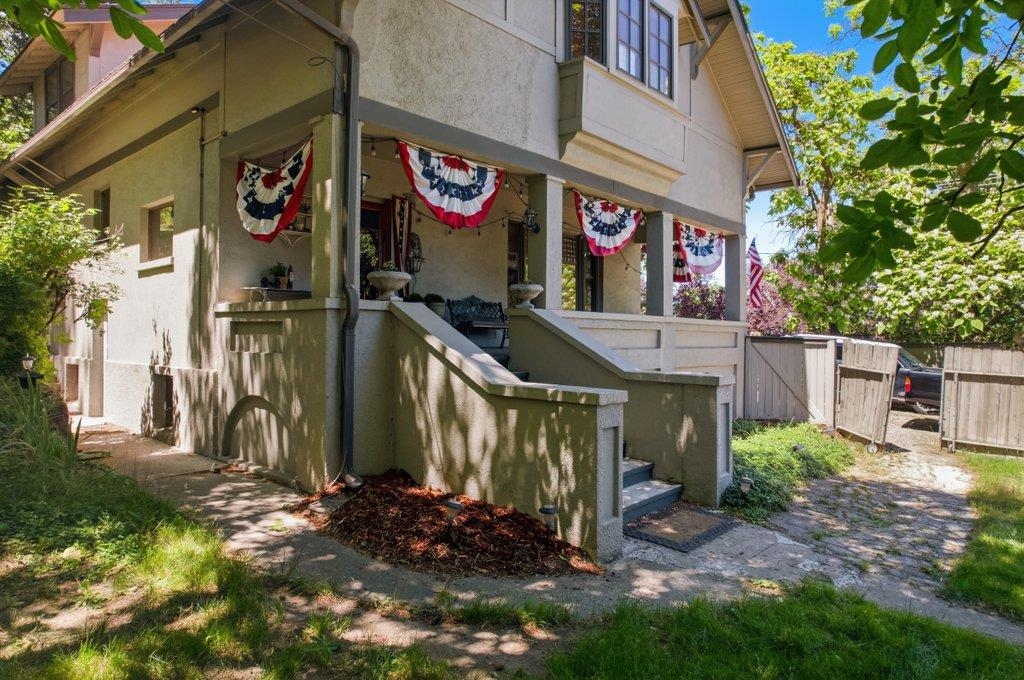 3570 E 11th Ave - Photo 32