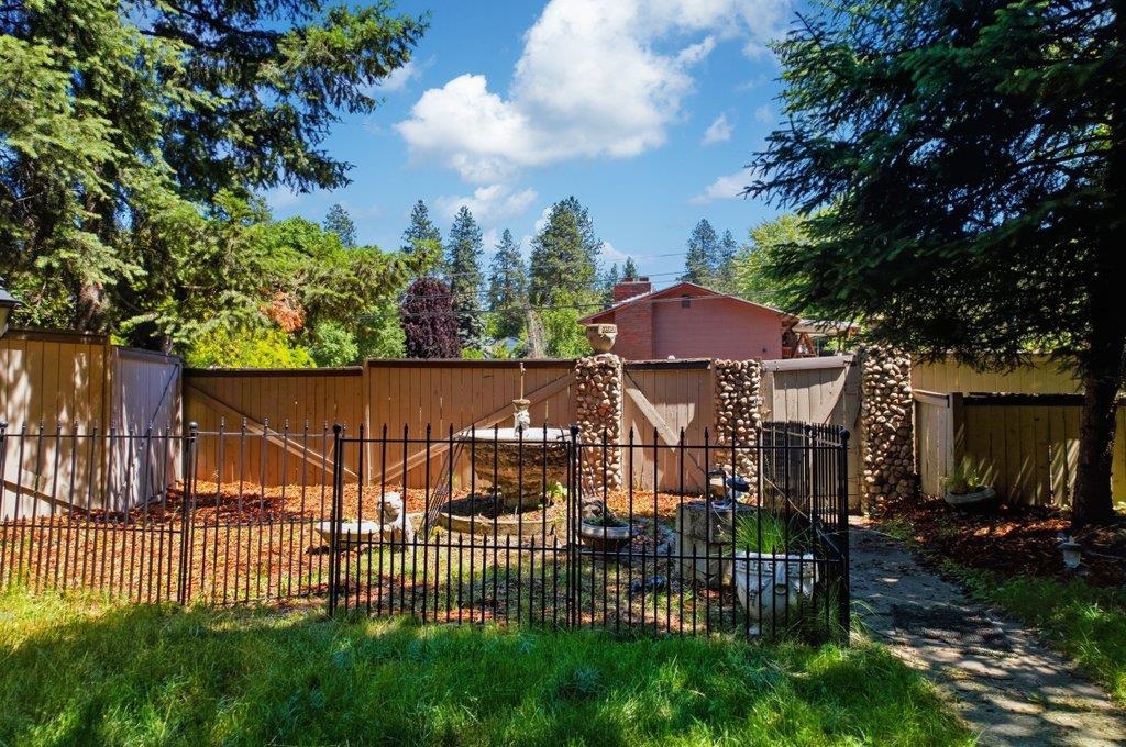 3570 E 11th Ave - Photo 39