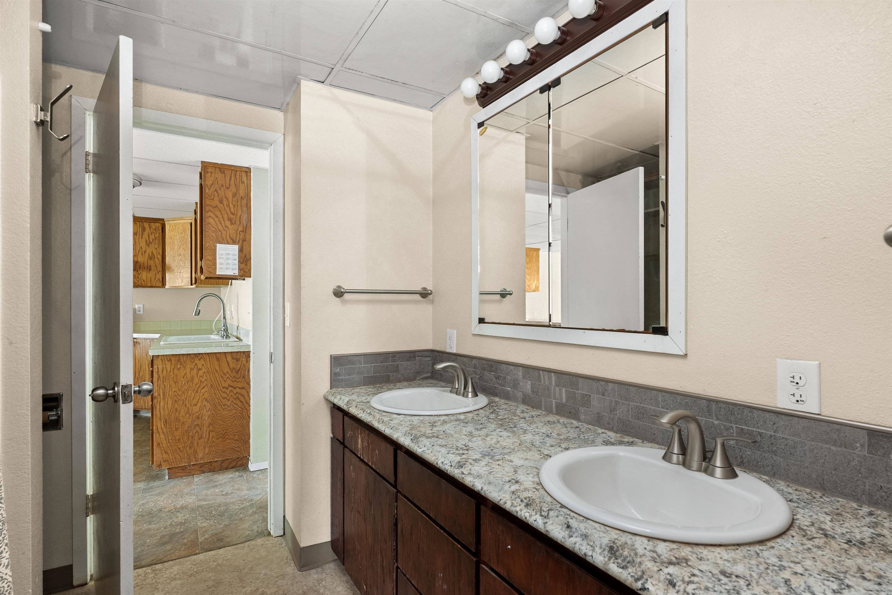 6007 E 12th Ave - Photo 37