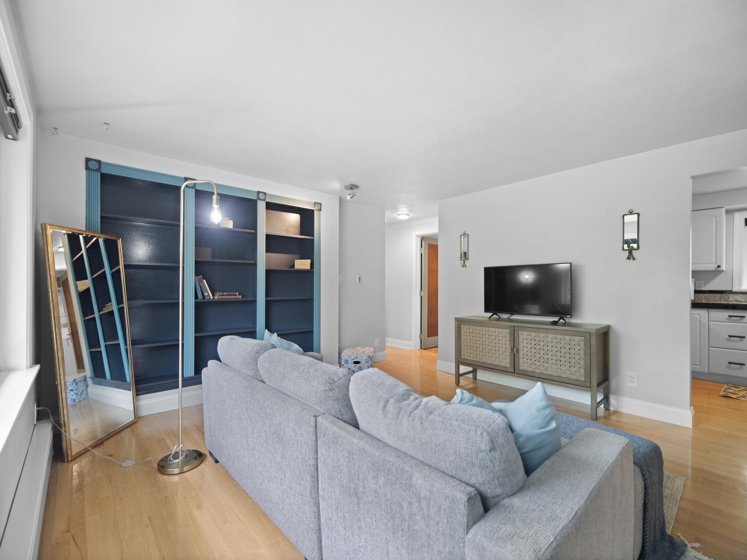 1109 S WALNUT St - Photo 5