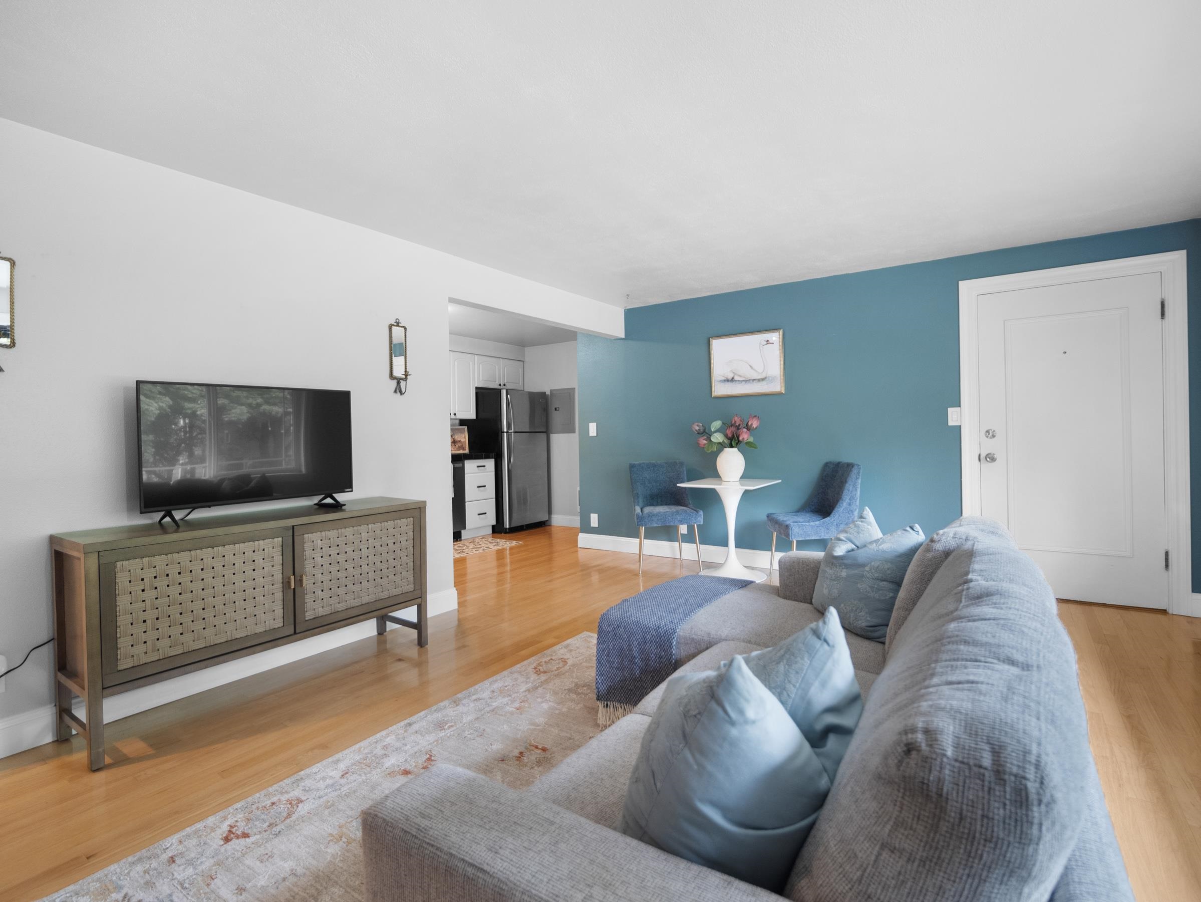 1109 S WALNUT St - Photo 1
