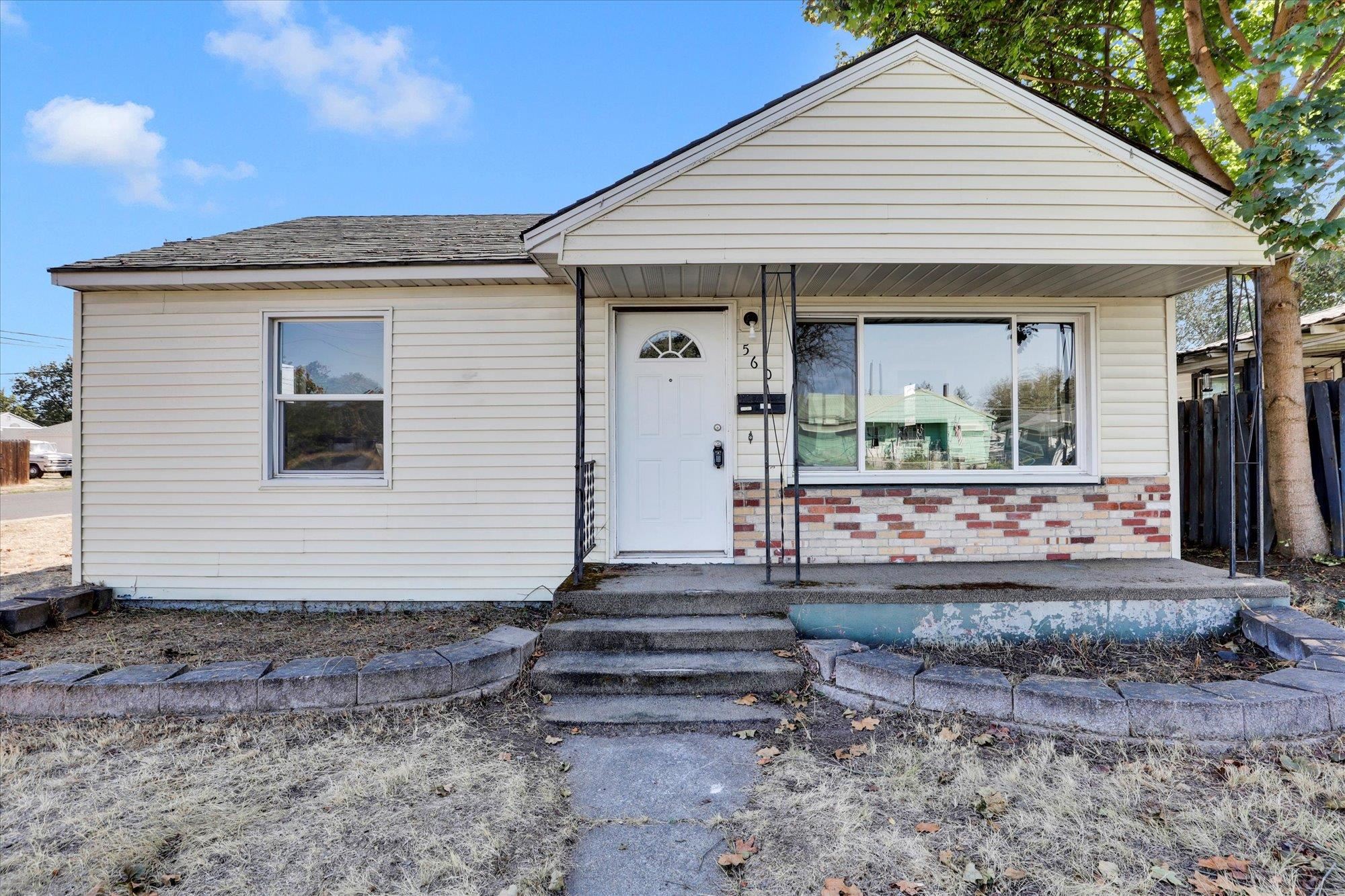 560 E Joseph Ave - Photo 1
