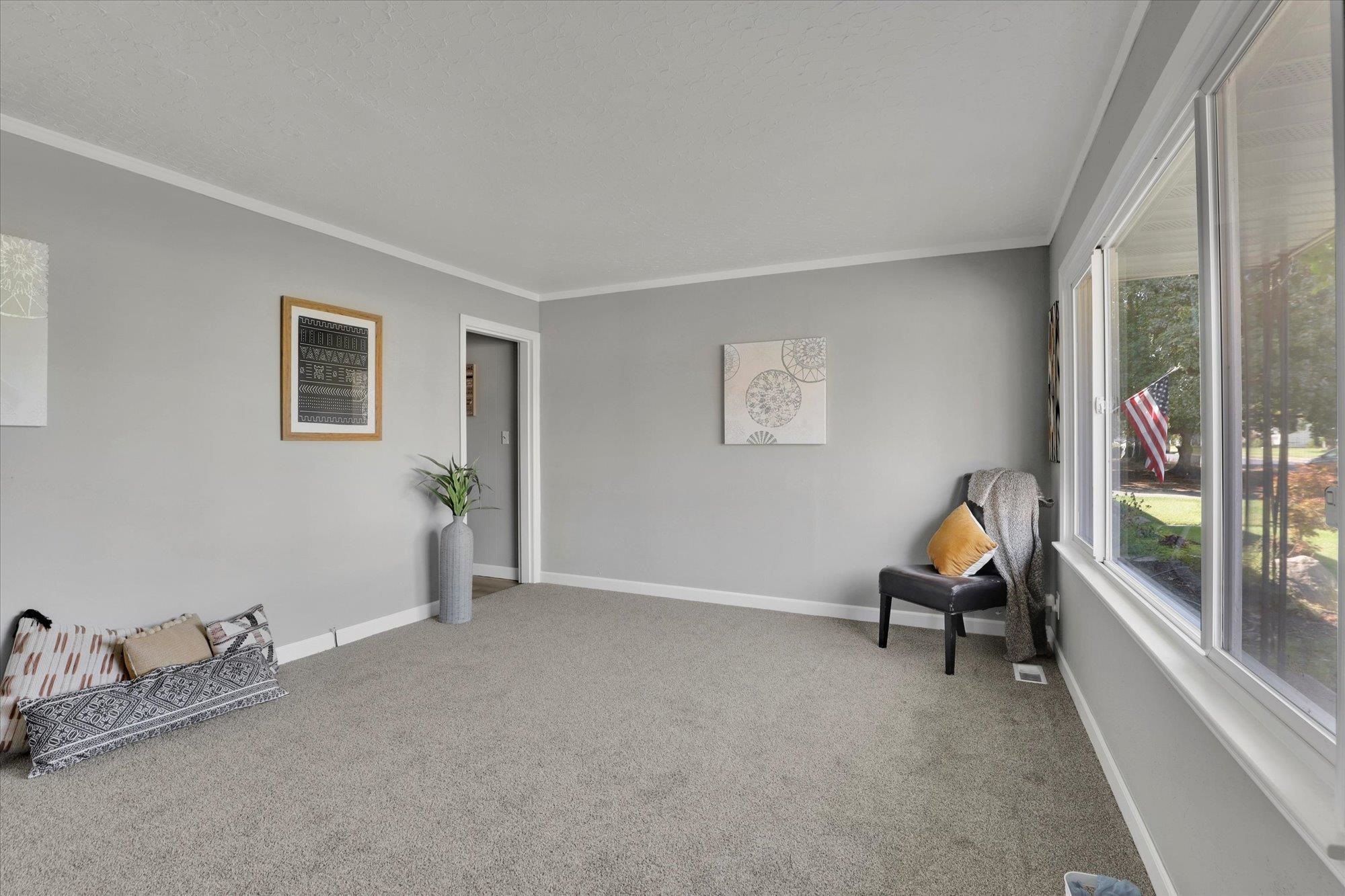 560 E Joseph Ave - Photo 3