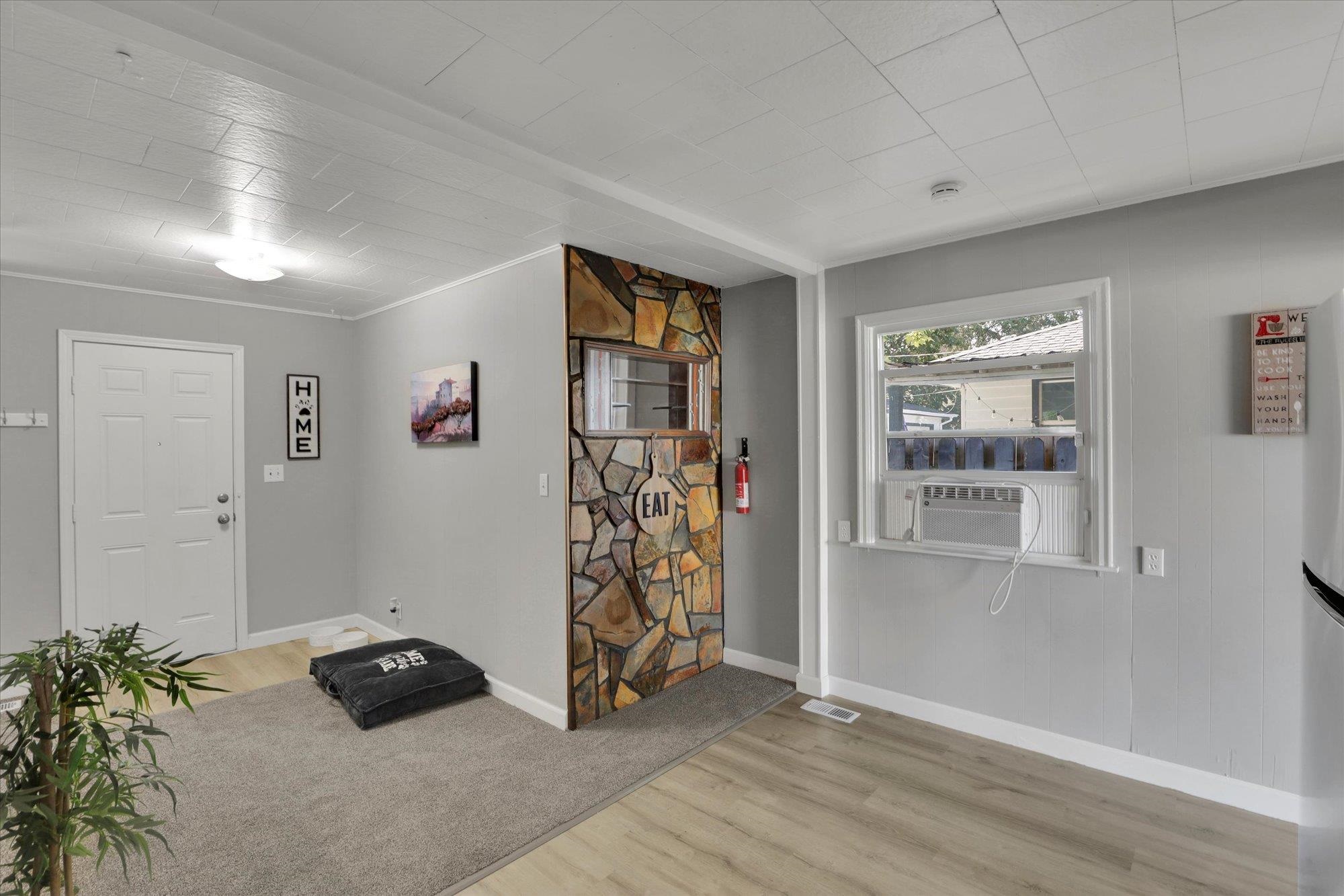 560 E Joseph Ave - Photo 9