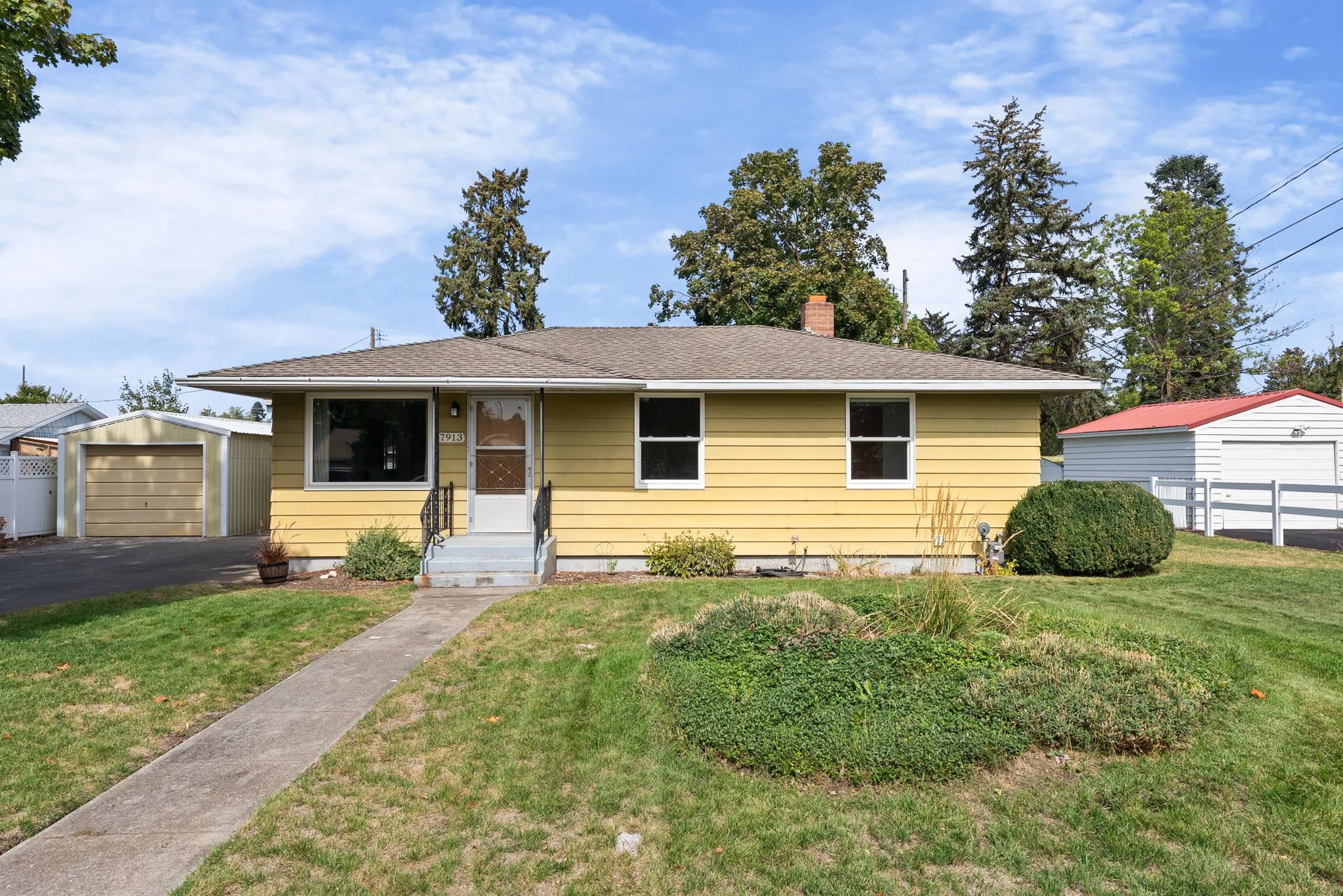 7913 E Indiana Ave - Photo 1