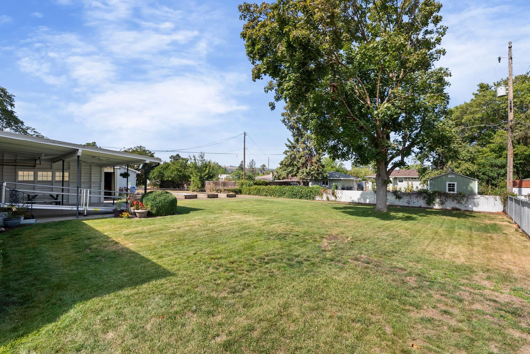 7913 E Indiana Ave - Photo 35