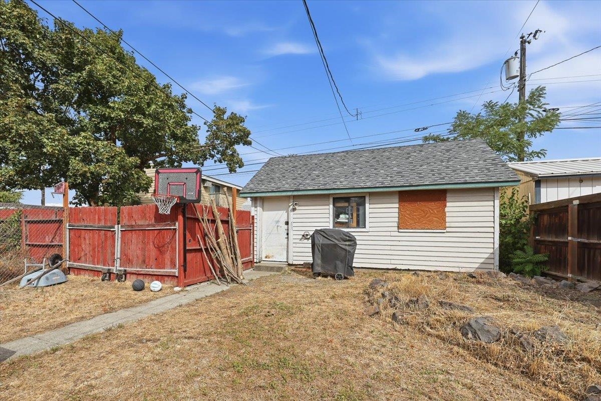 2107 E SINTO Ave - Photo 17
