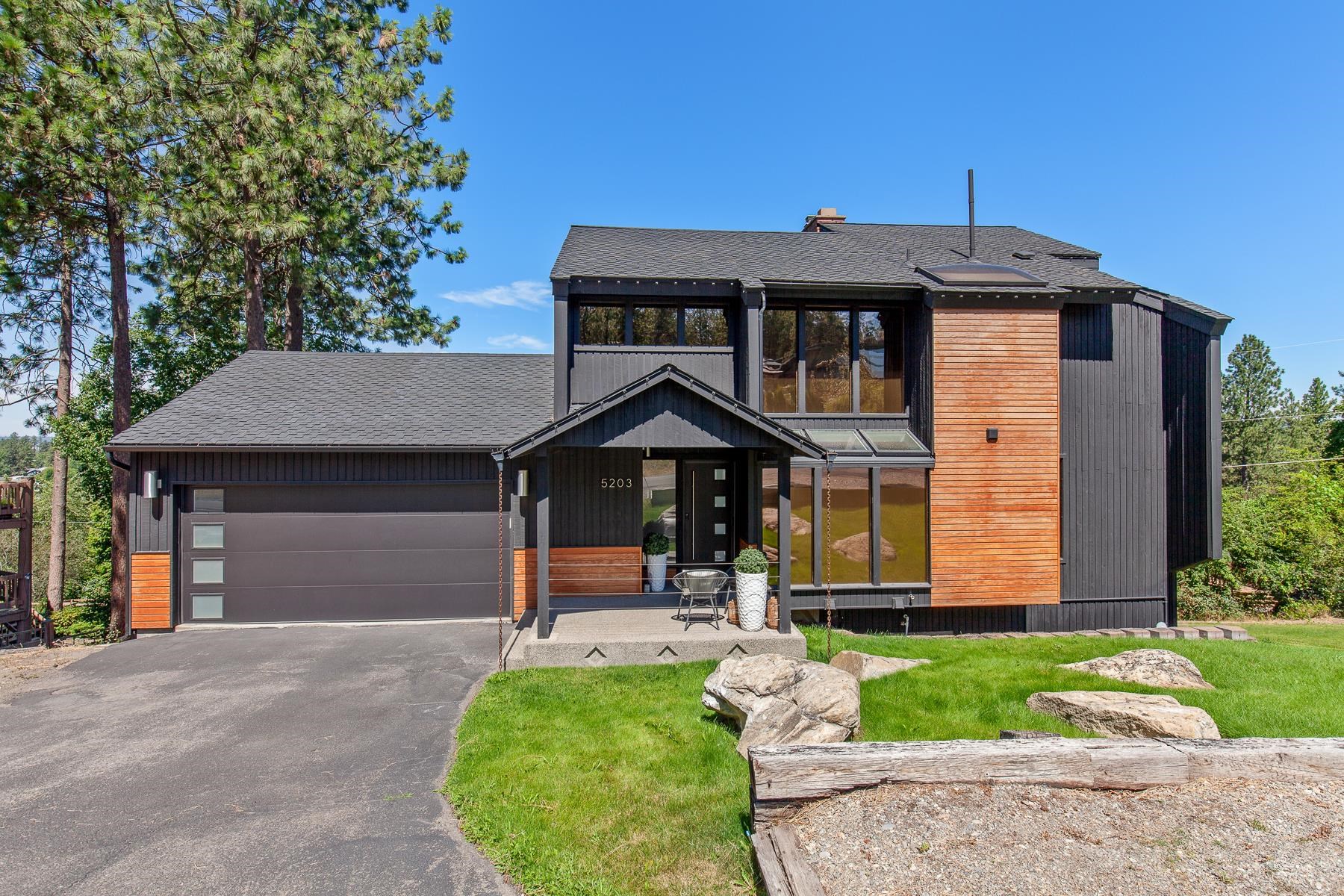 5203 E 16th Ave - Photo 1