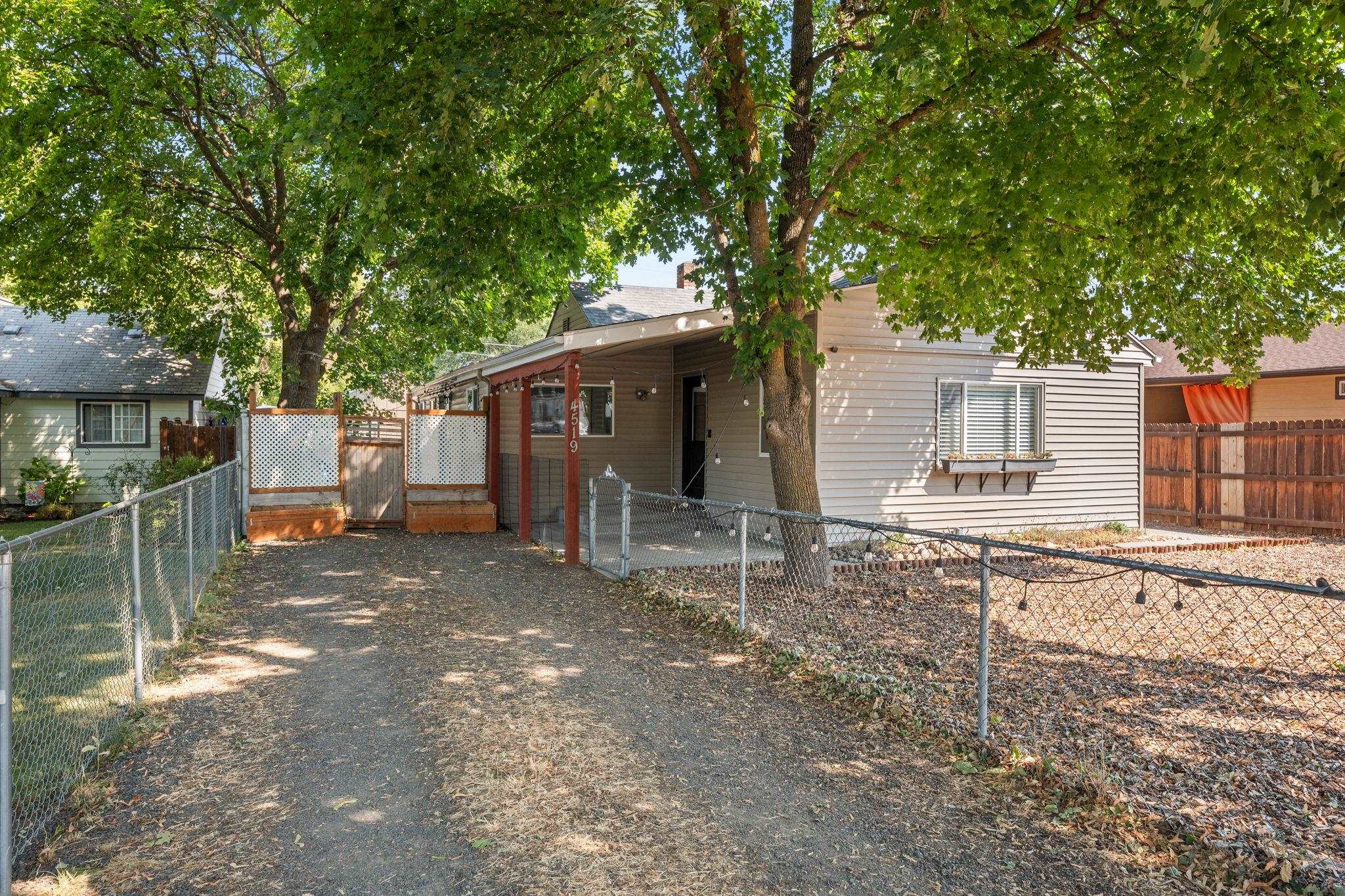 4519 E 7th Ave - Photo 2