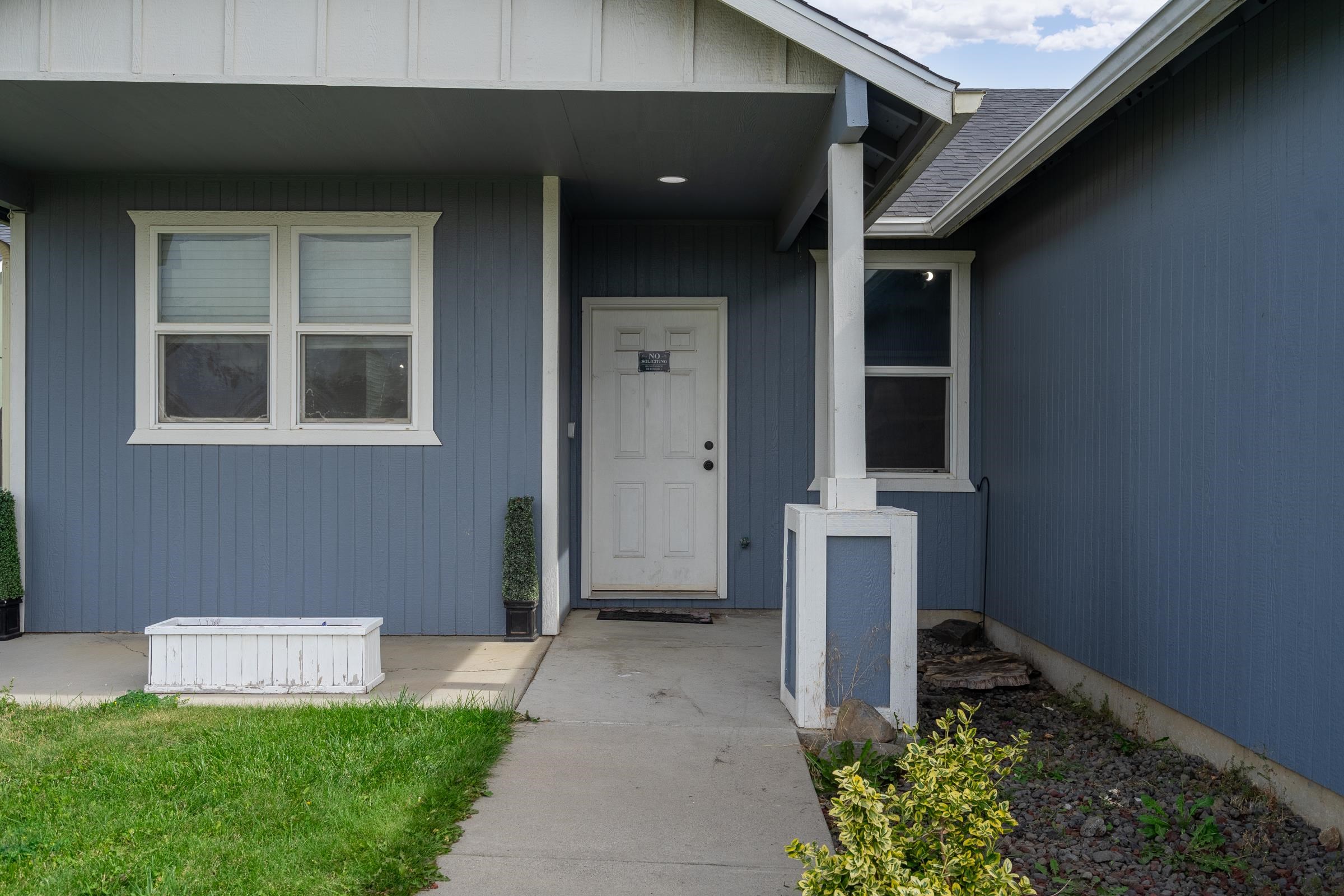 525 S Solar St - Photo 4