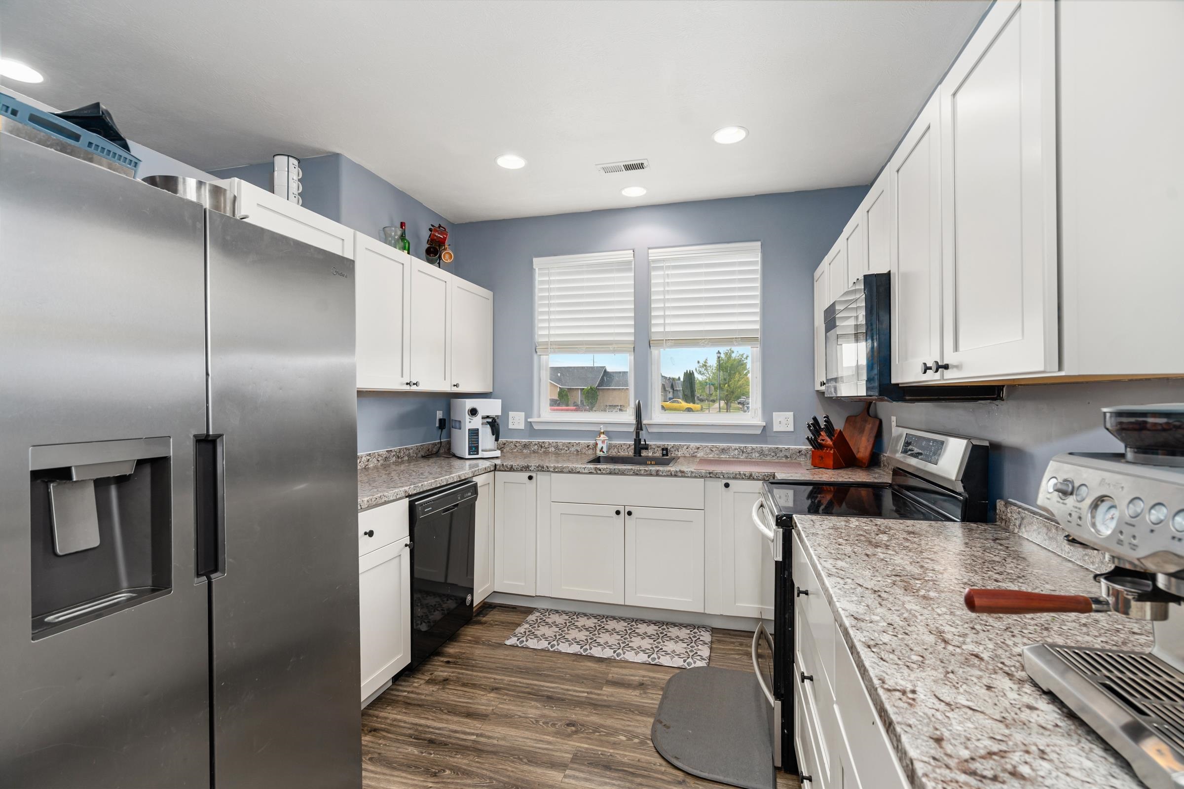 525 S Solar St - Photo 7
