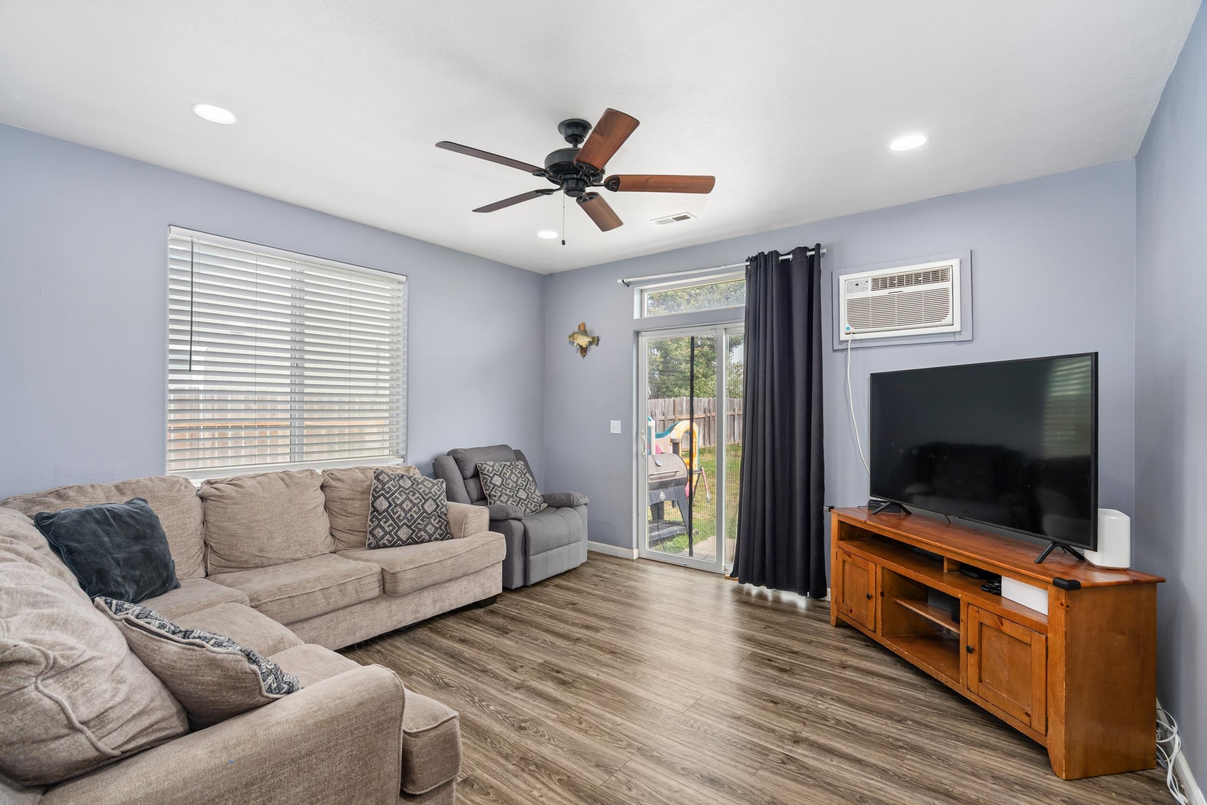 525 S Solar St - Photo 9