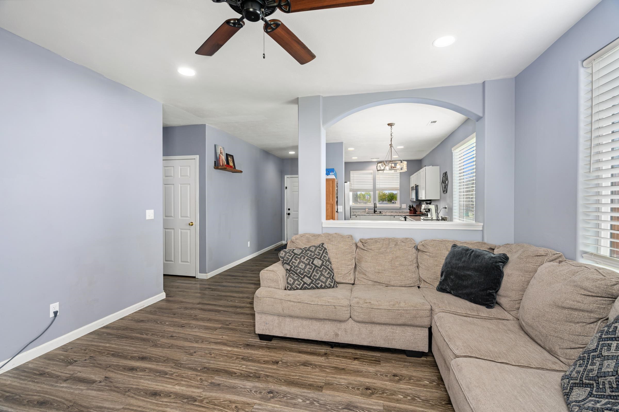 525 S Solar St - Photo 10