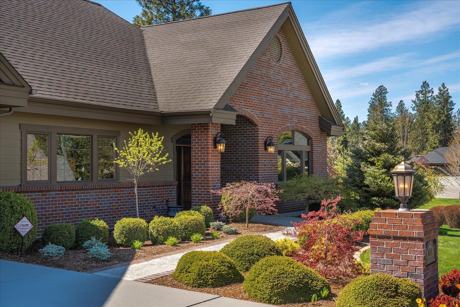 2104 E Cherrytree Ln - Photo 2