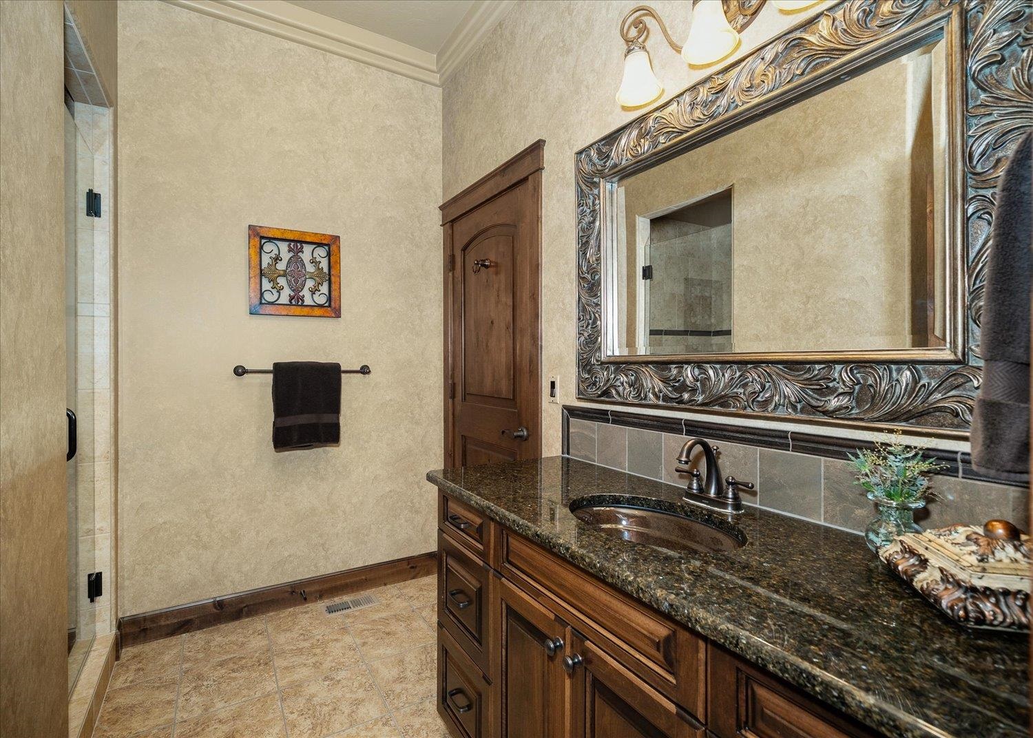 2104 E Cherrytree Ln - Photo 31