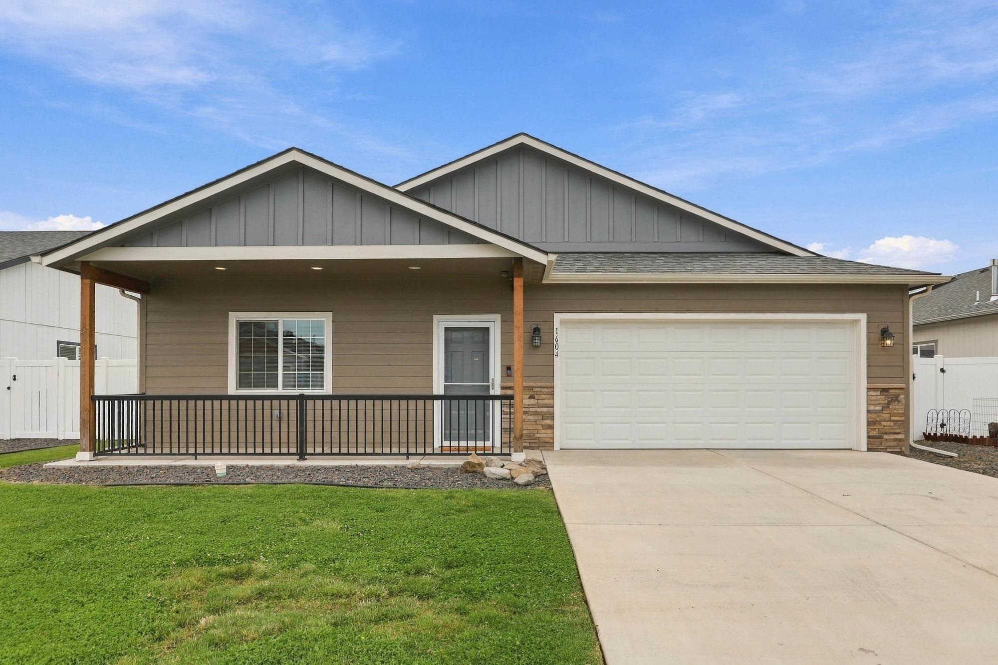 1604 E Marilyn Cir - Photo 1