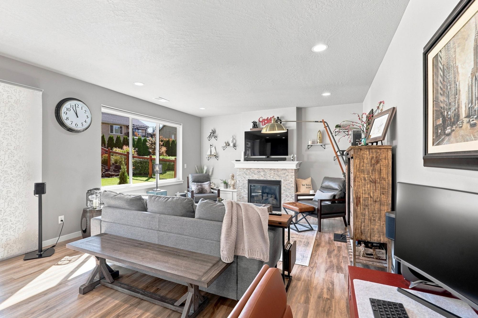 9302 N Linden Ln - Photo 3