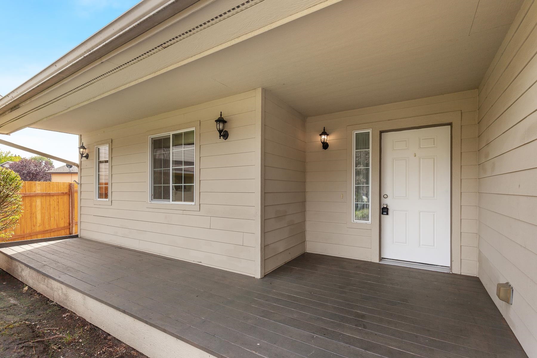 18712 E Augusta Ct - Photo 3