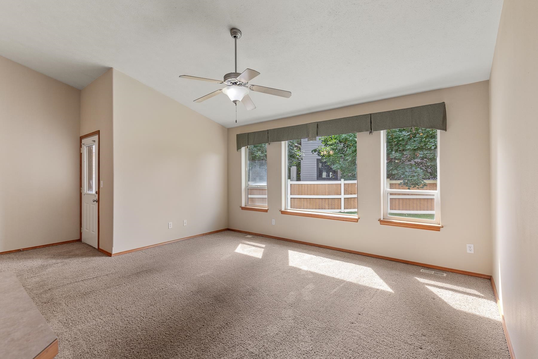 18712 E Augusta Ct - Photo 5
