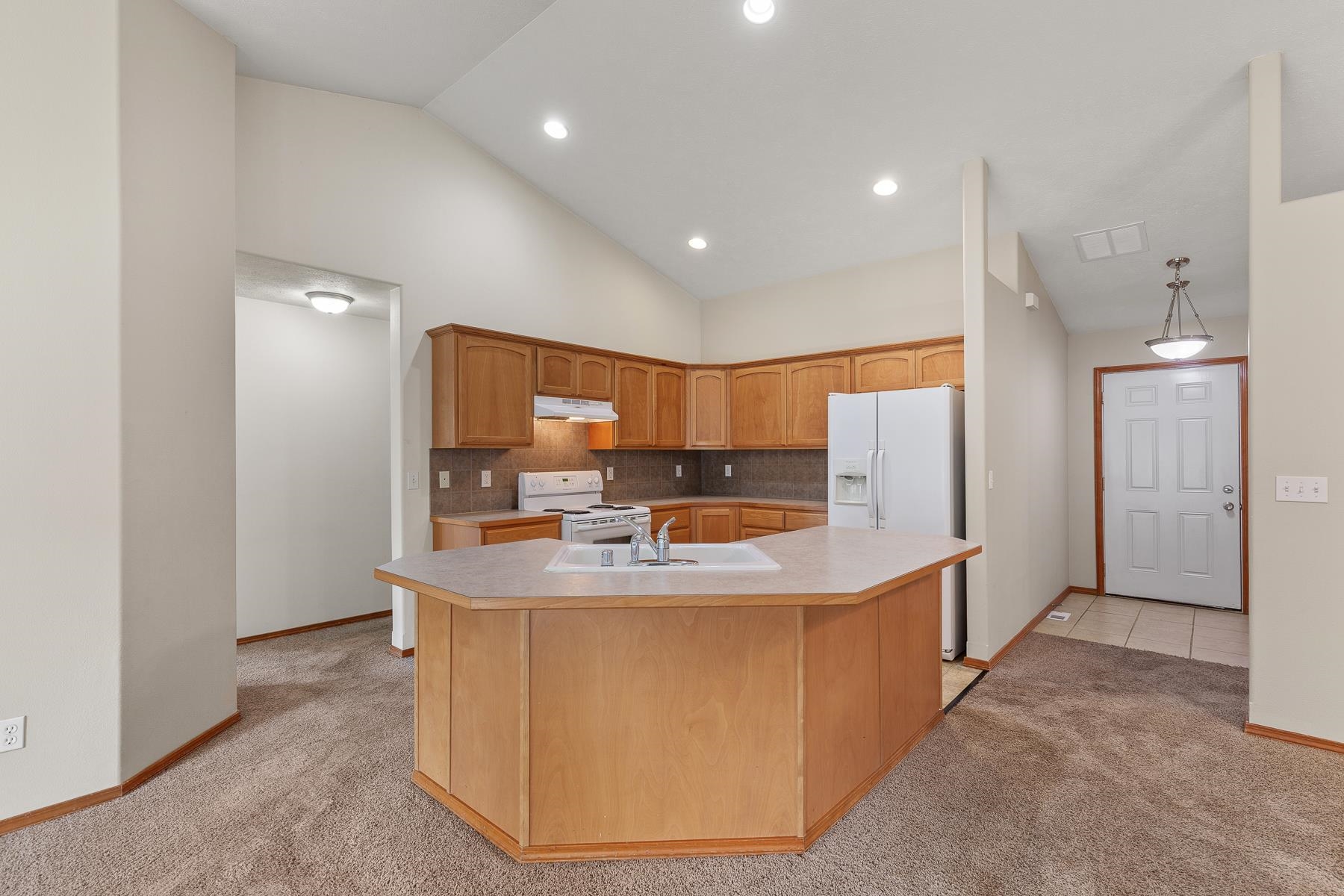 18712 E Augusta Ct - Photo 9