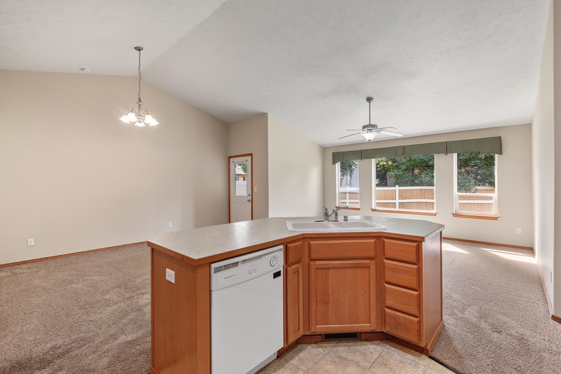 18712 E Augusta Ct - Photo 19
