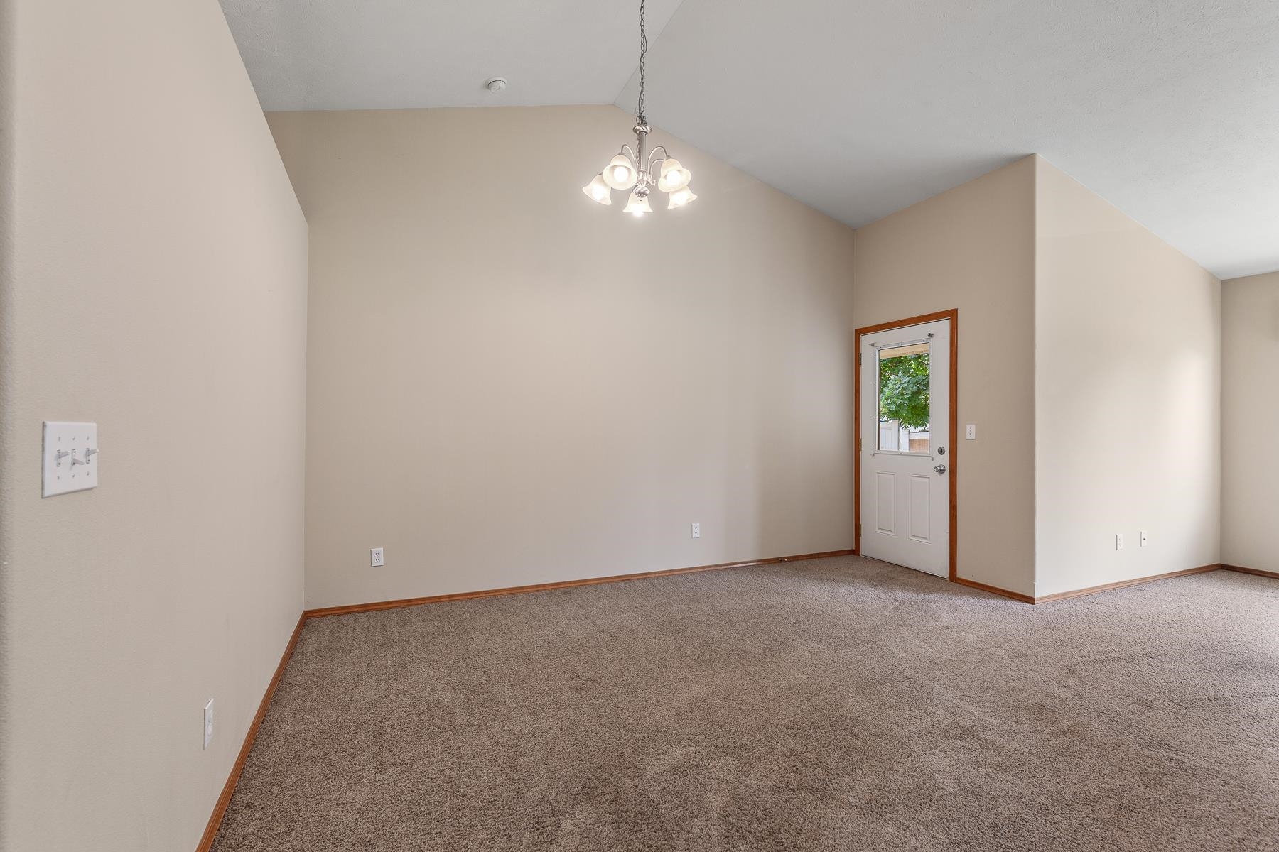 18712 E Augusta Ct - Photo 11