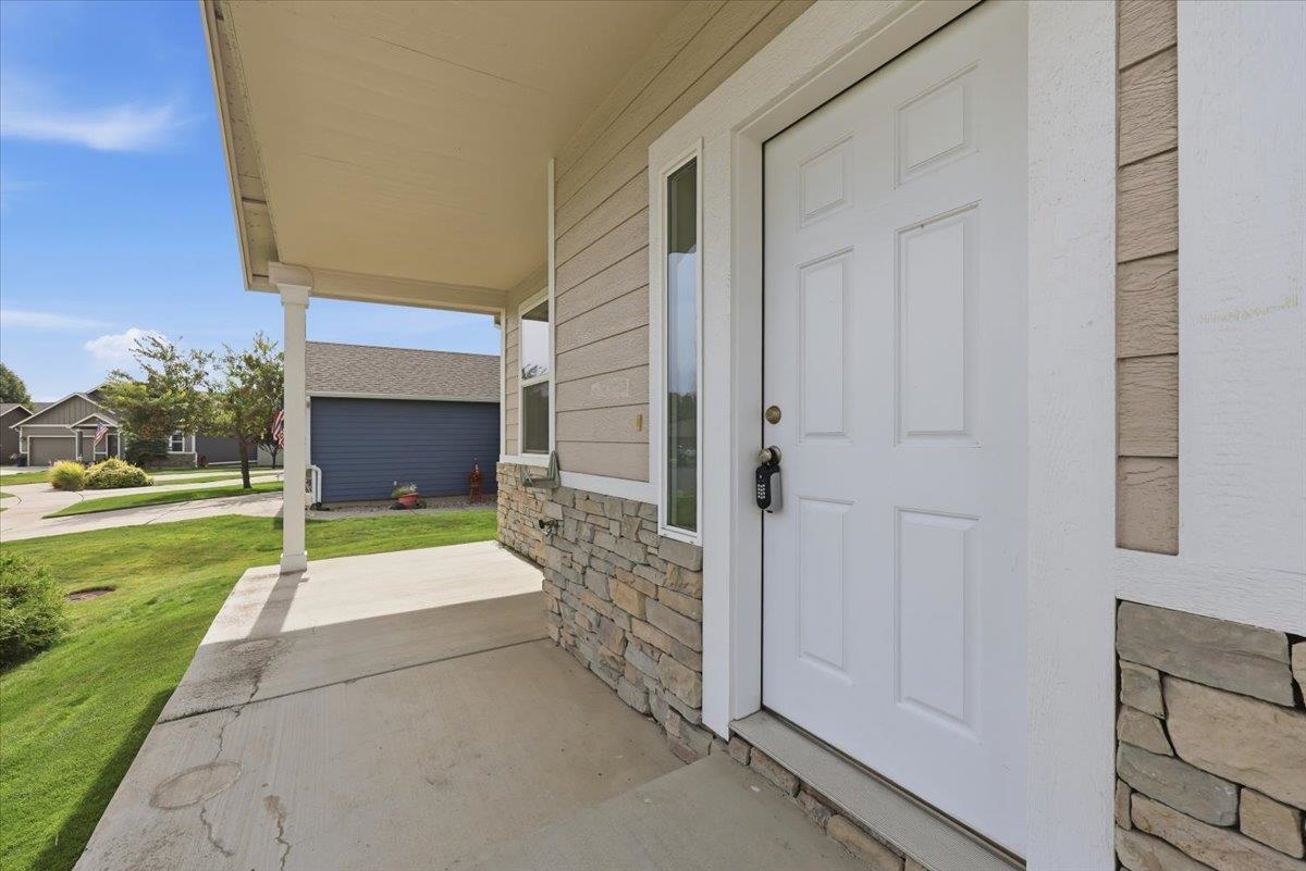 7815 N Ashley Cir - Photo 2